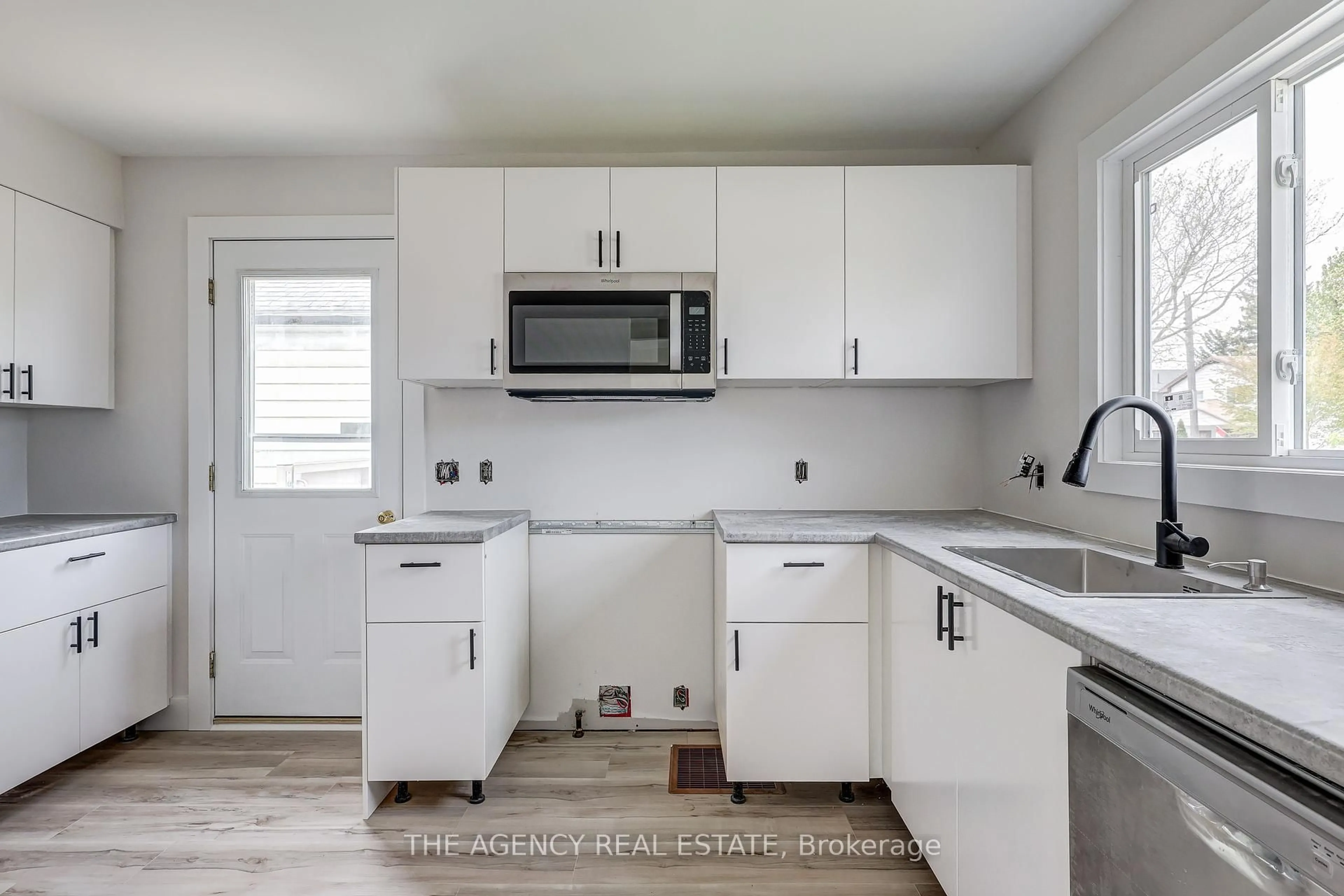 Open concept kitchen, unknown for 489 Salisbury St, London East Ontario N5Y 3B4