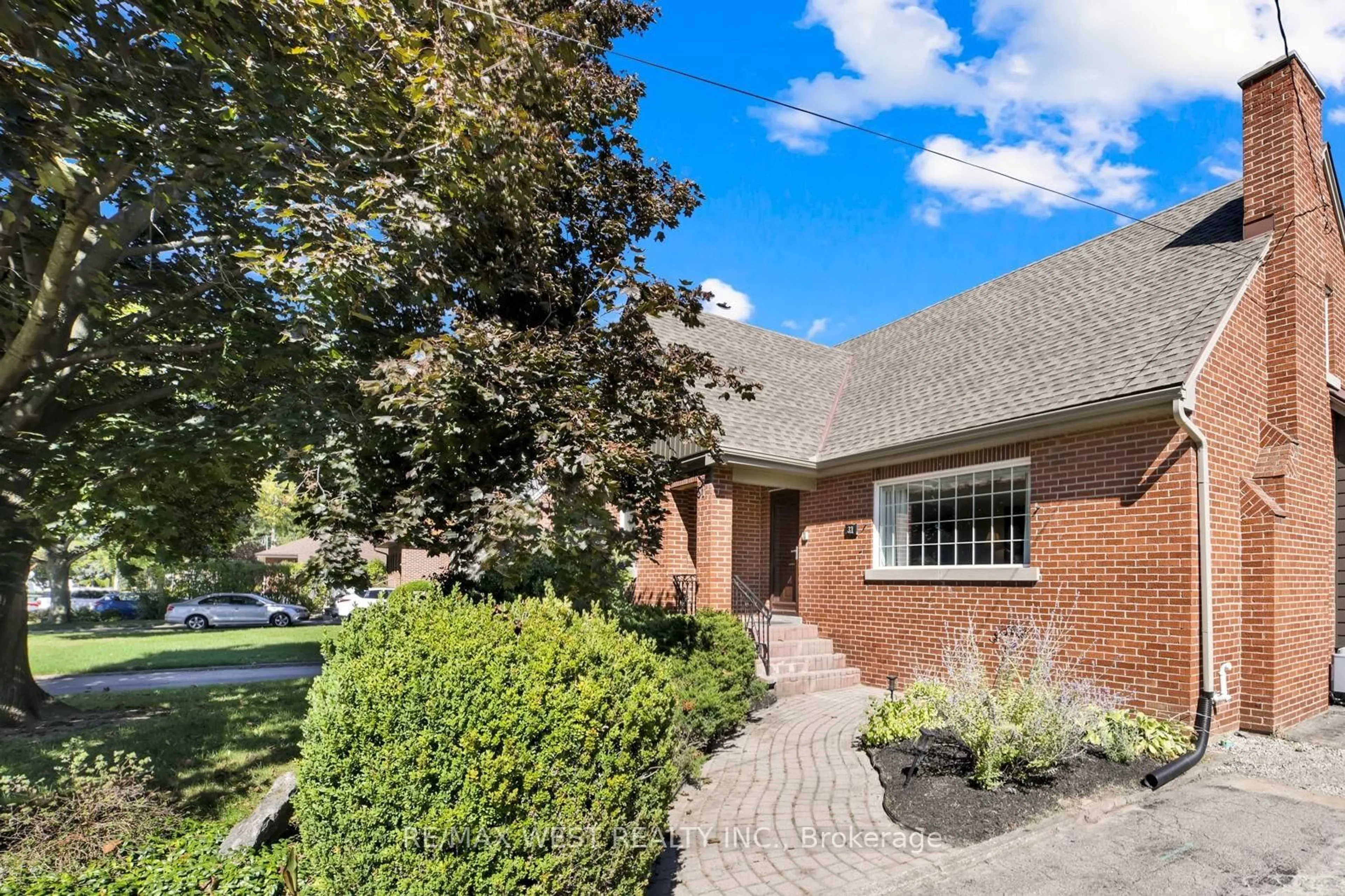 Home with brick exterior material, street for 31 Lower Horning Rd, Hamilton Ontario L8S 3E9