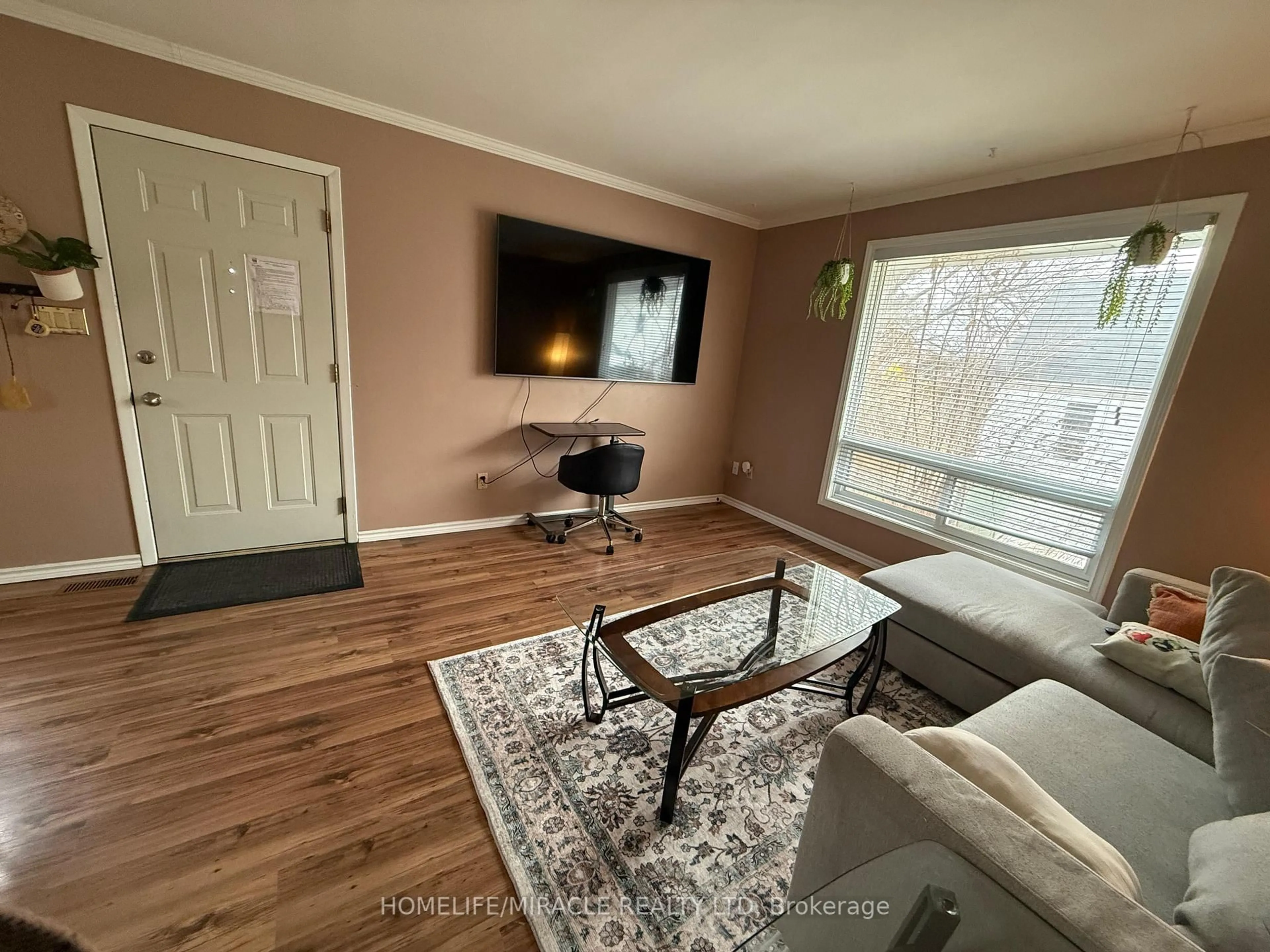 Living room with furniture, wood/laminate floor for 207-209 Inshes Ave, Chatham-Kent Ontario N7M 2Z5