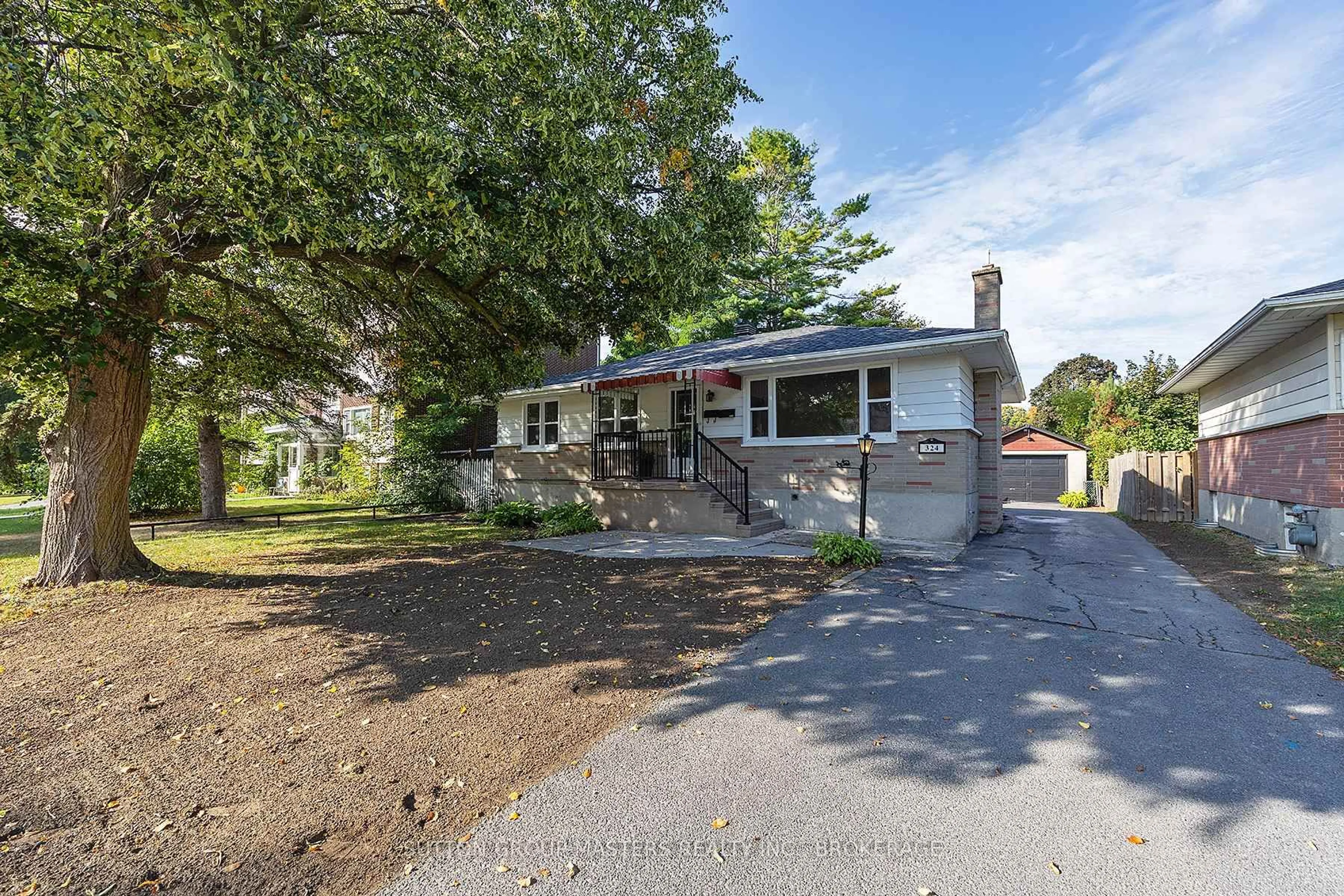 A pic from outside/outdoor area/front of a property/back of a property/a pic from drone, street for 324 Yonge St, Kingston Ontario K7M 1G7