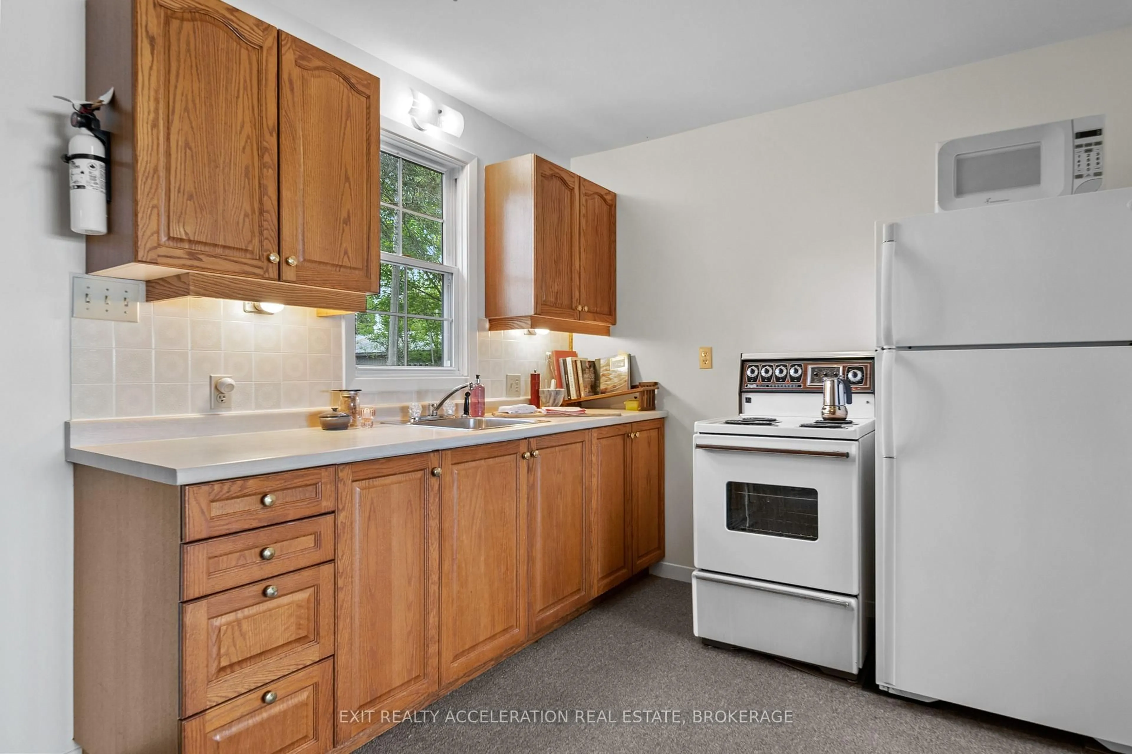 Standard kitchen, unknown for 4715 County Rd 9, Napanee Ontario K7R 3K8