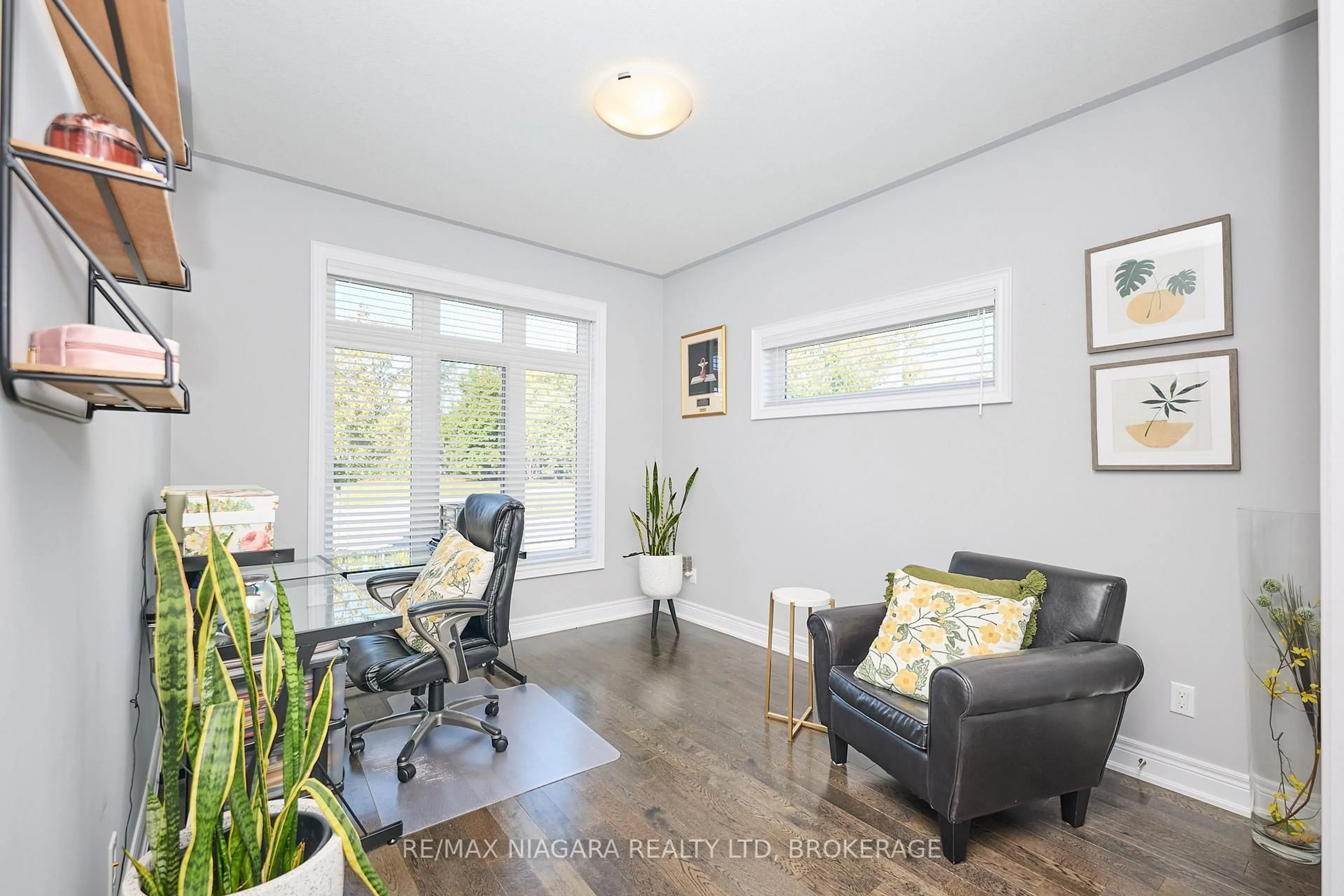 Living room with furniture, wood/laminate floor for 4049 Village Creek Dr, Fort Erie Ontario L0S 1S0