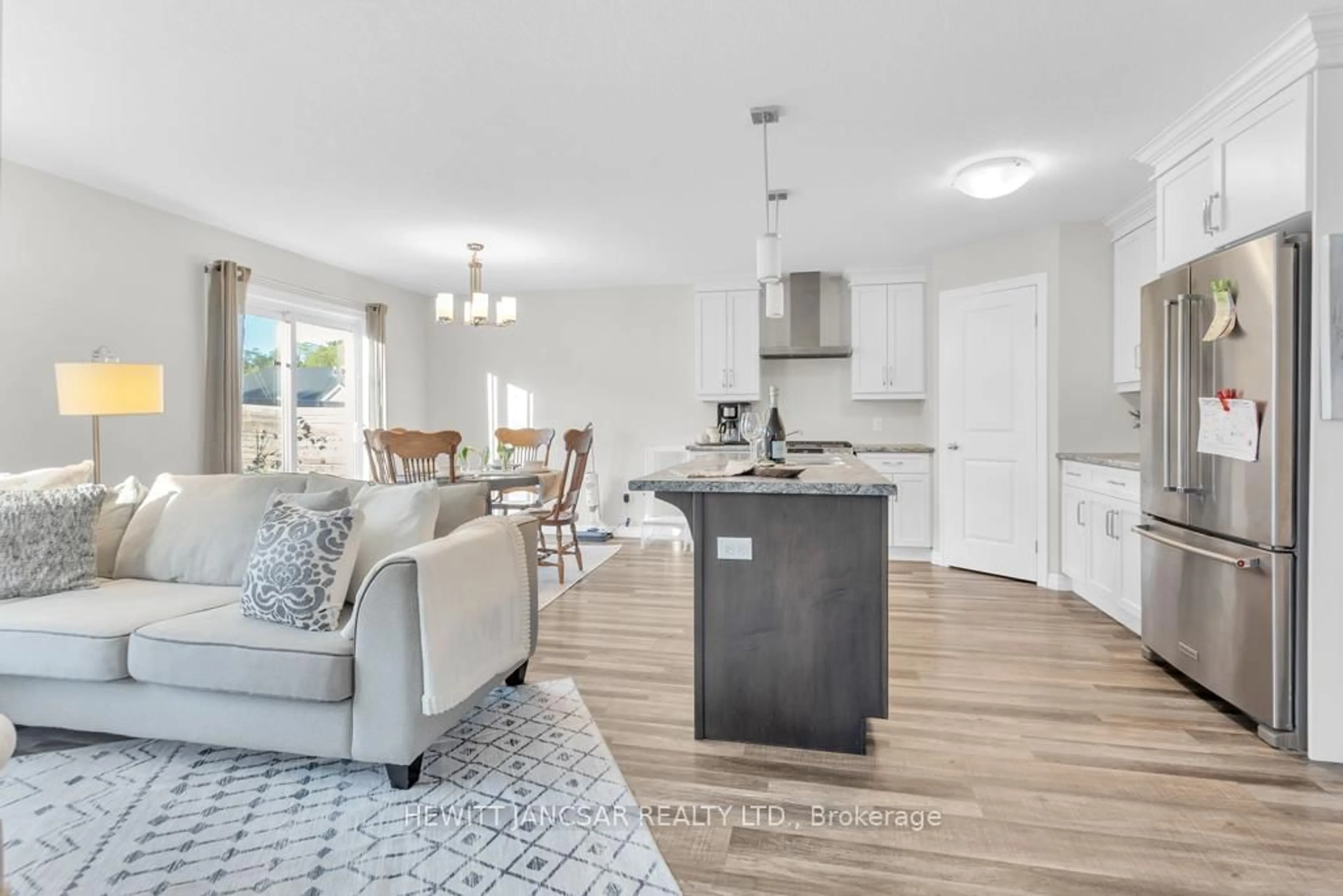 Open concept kitchen, unknown for 37 Reeves Rd, Ingersoll Ontario N5C 0E1