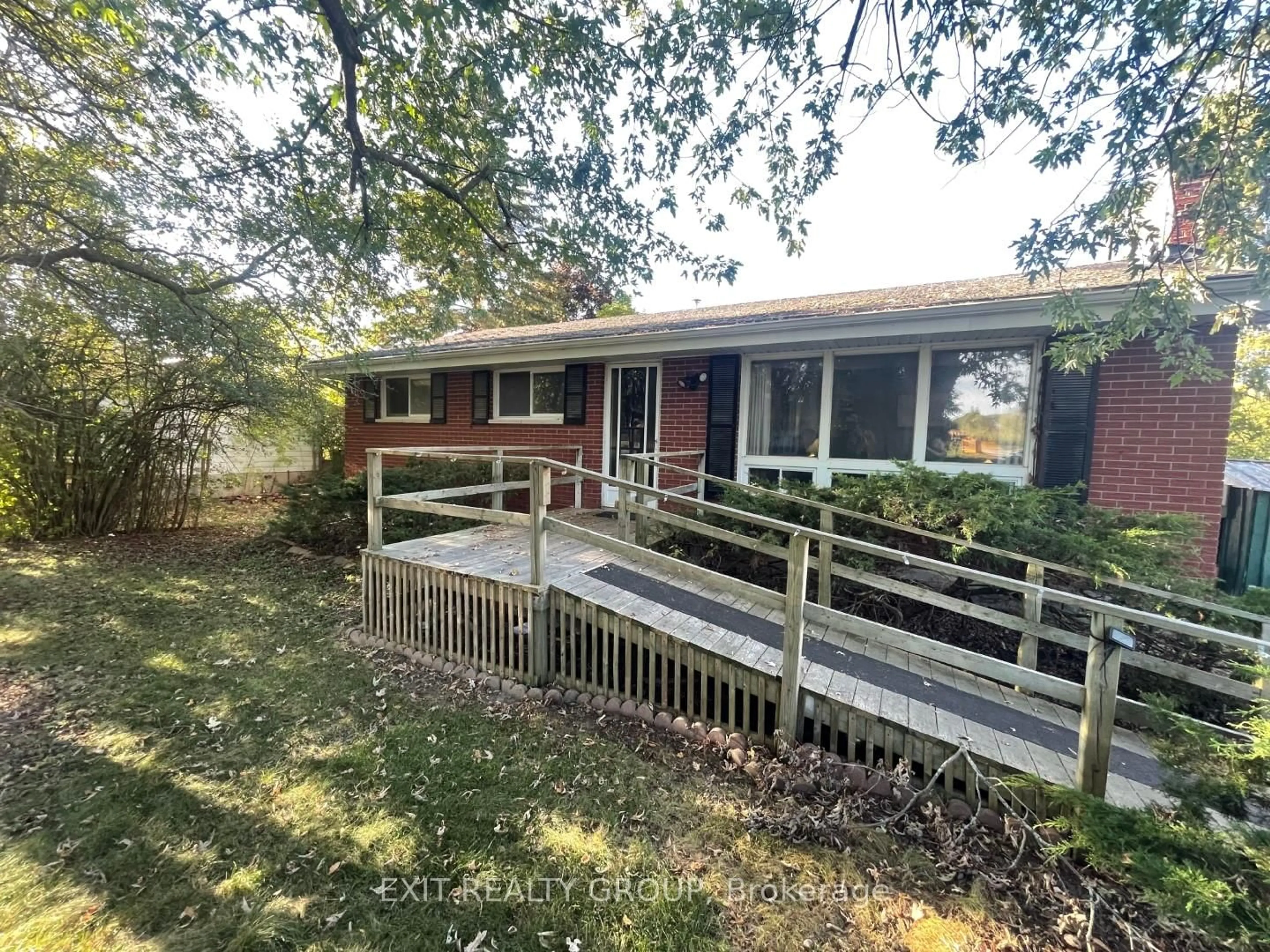 A pic from outside/outdoor area/front of a property/back of a property/a pic from drone, unknown for 485 Wallbridge Rd, Belleville Ontario K8N 4Z5