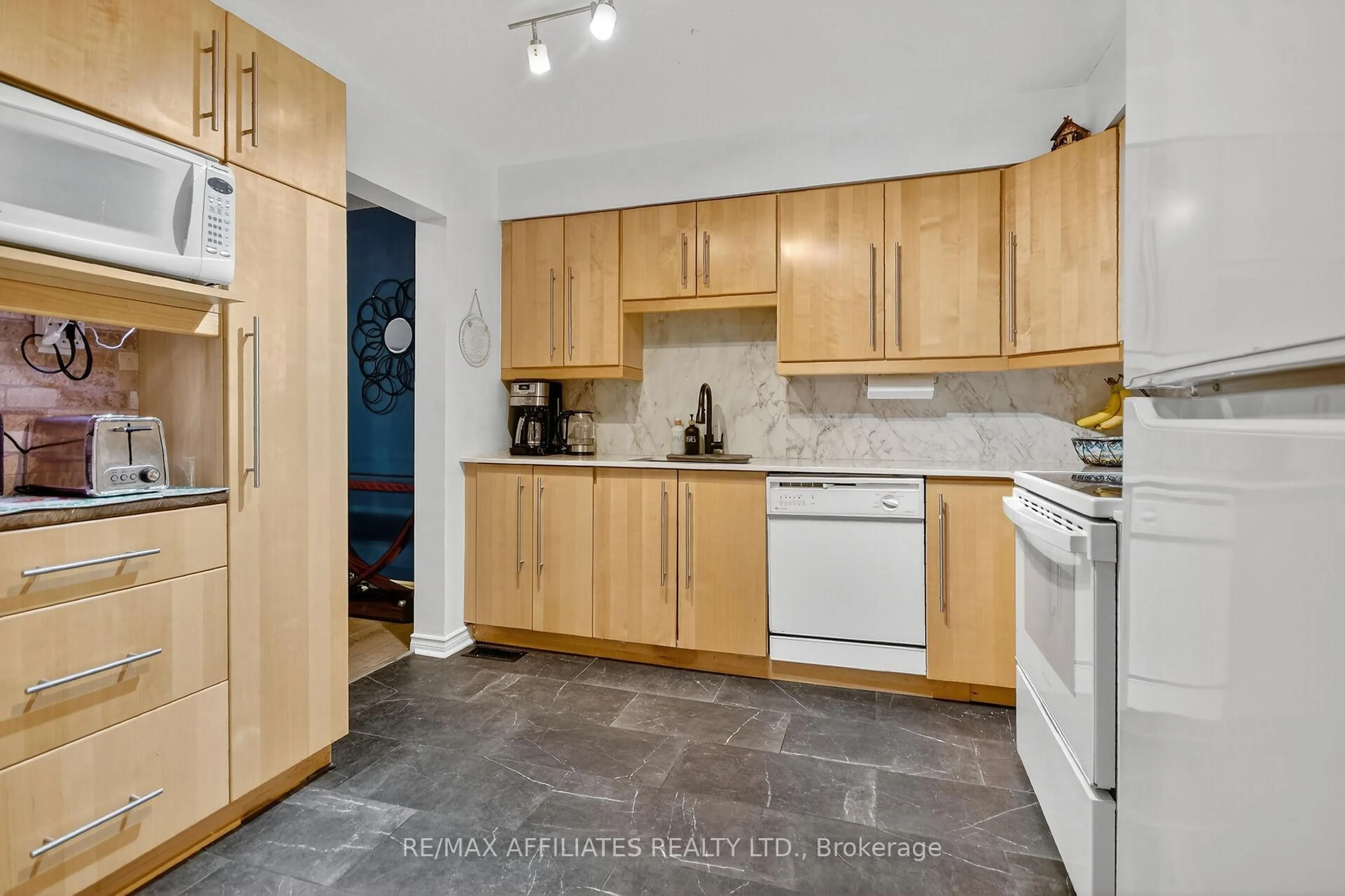 Standard kitchen, ceramic/tile floor for 73 Clarkson Cres #17, Ottawa Ontario K2L 3C9