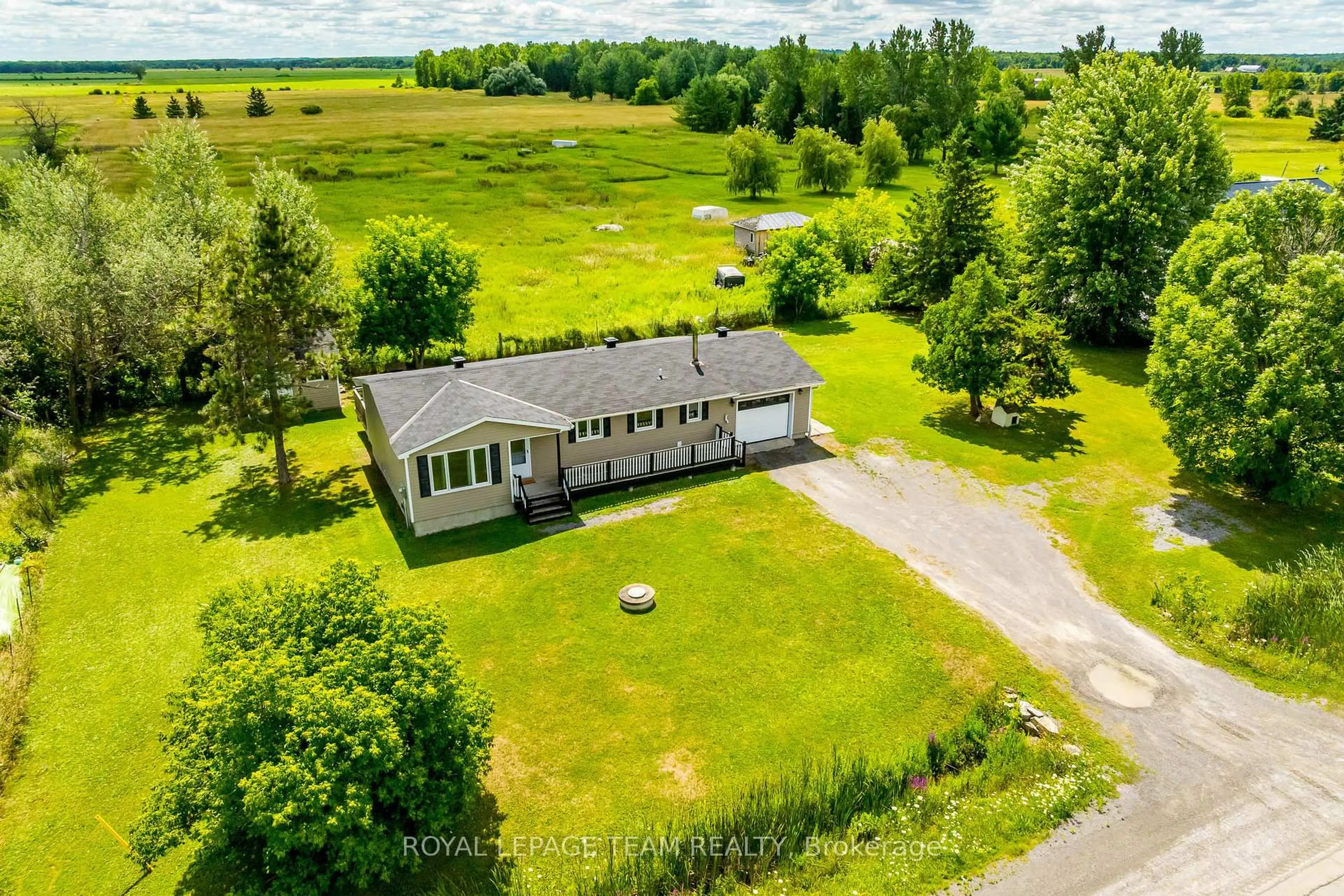 A pic from outside/outdoor area/front of a property/back of a property/a pic from drone, water/lake/river/ocean view for 1234 Kinburn Side Rd, Ottawa Ontario K0A 3M0