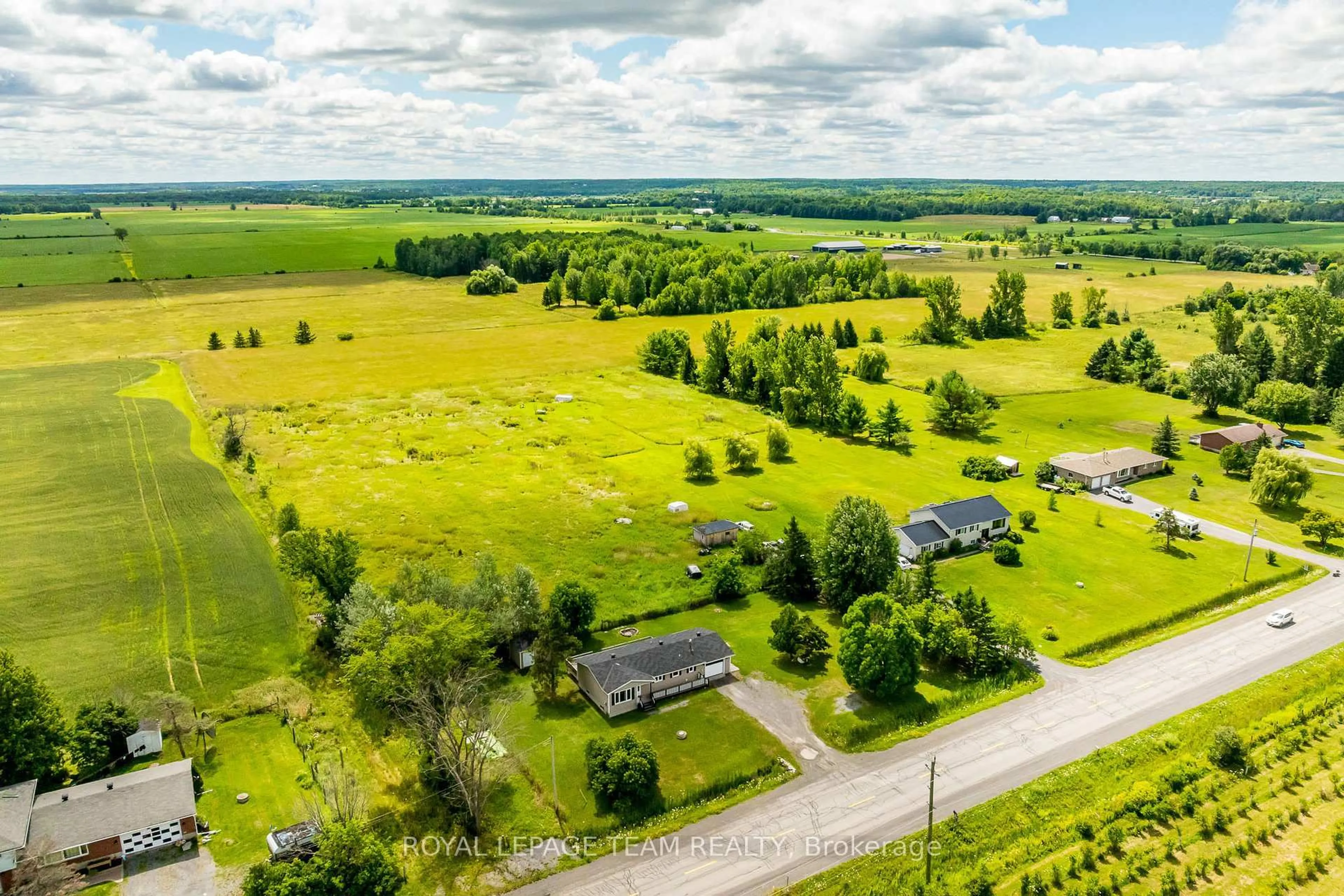 A pic from outside/outdoor area/front of a property/back of a property/a pic from drone, street for 1234 Kinburn Side Rd, Ottawa Ontario K0A 3M0