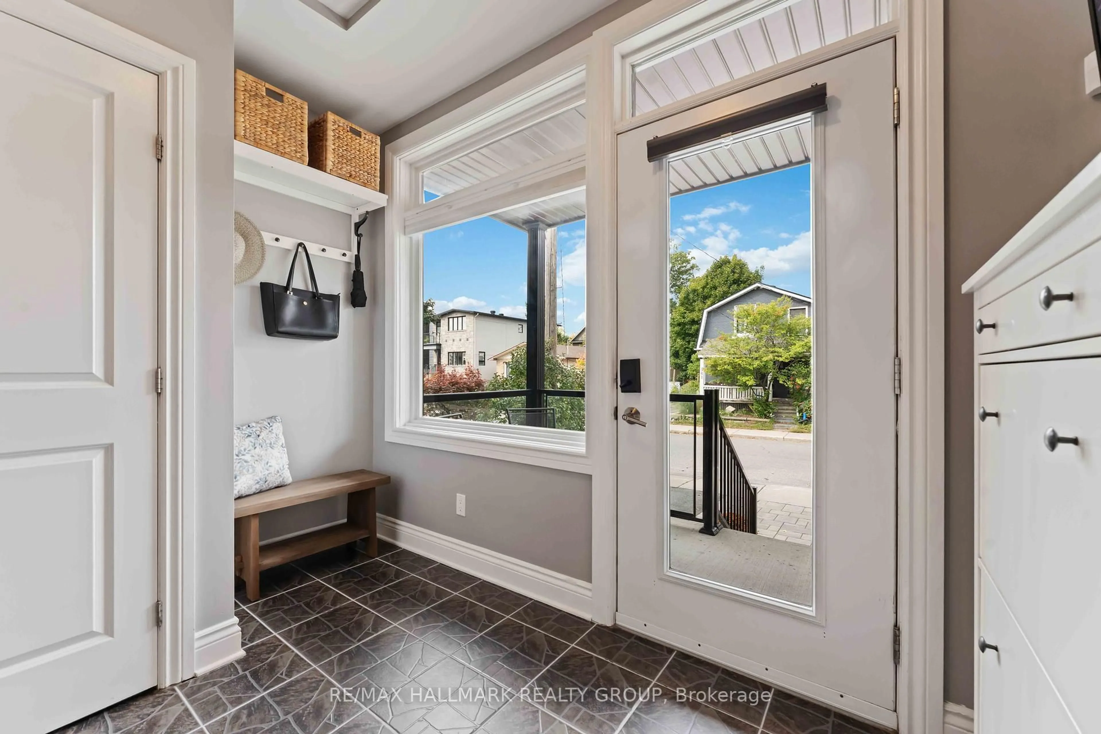 Indoor entryway for 142 Queen Mary St #A, Ottawa Ontario K1K 1X5