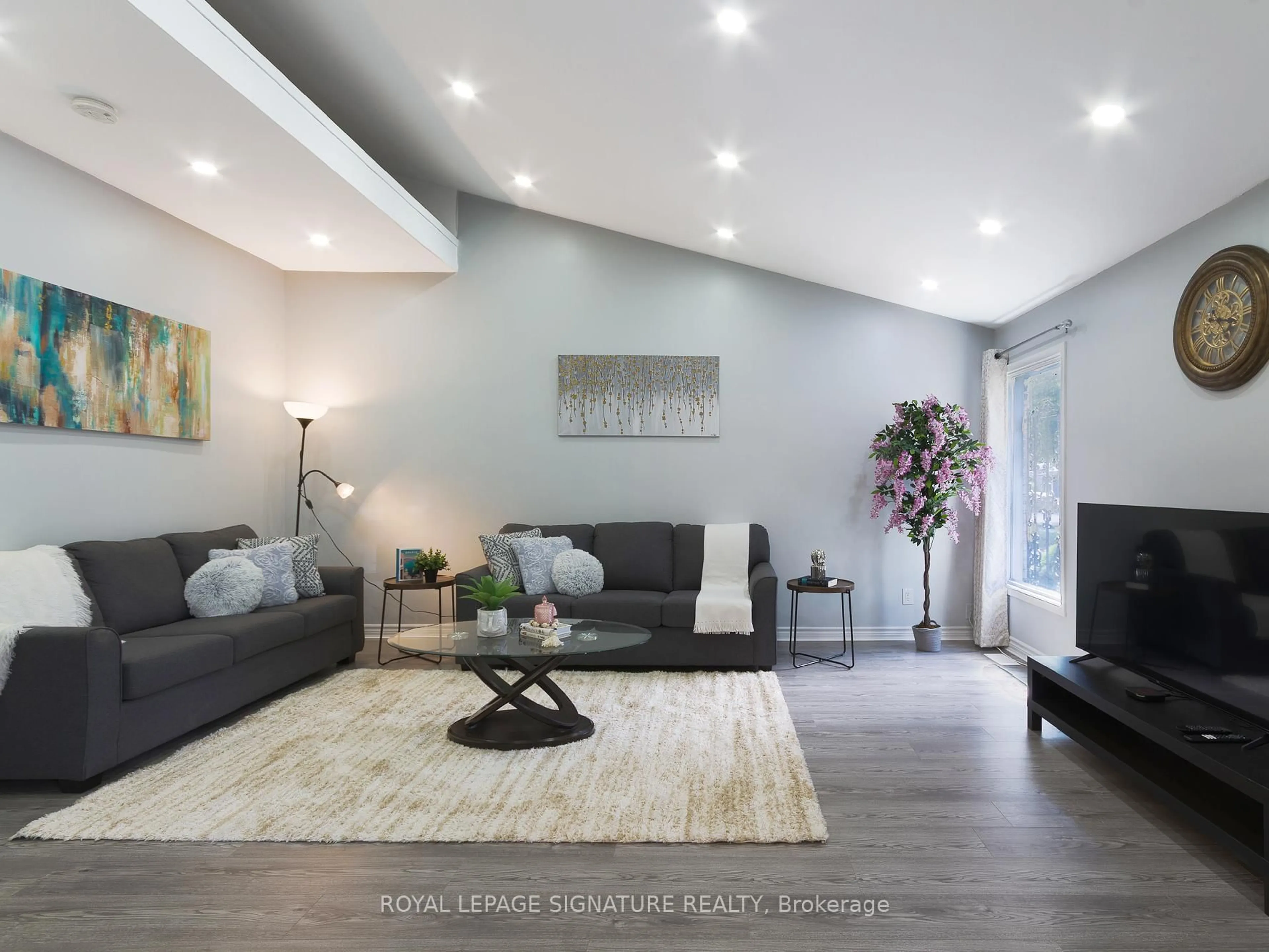 Living room with furniture, unknown for 66 Niagara Rd, Kitchener Ontario N2B 1T2