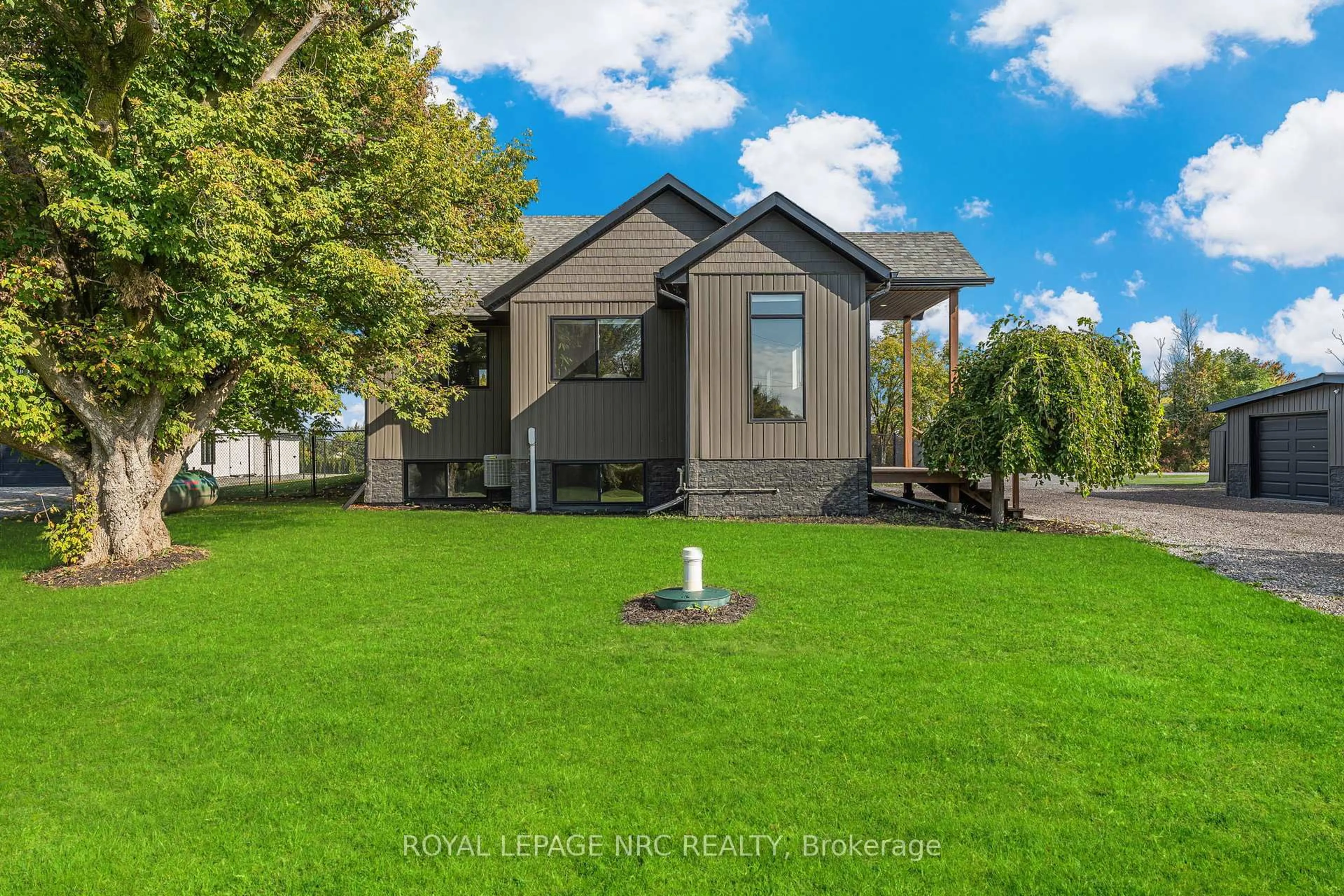 A pic from outside/outdoor area/front of a property/back of a property/a pic from drone, unknown for 72654 Regional Rd 27 Rd, Wainfleet Ontario L0R 2J0