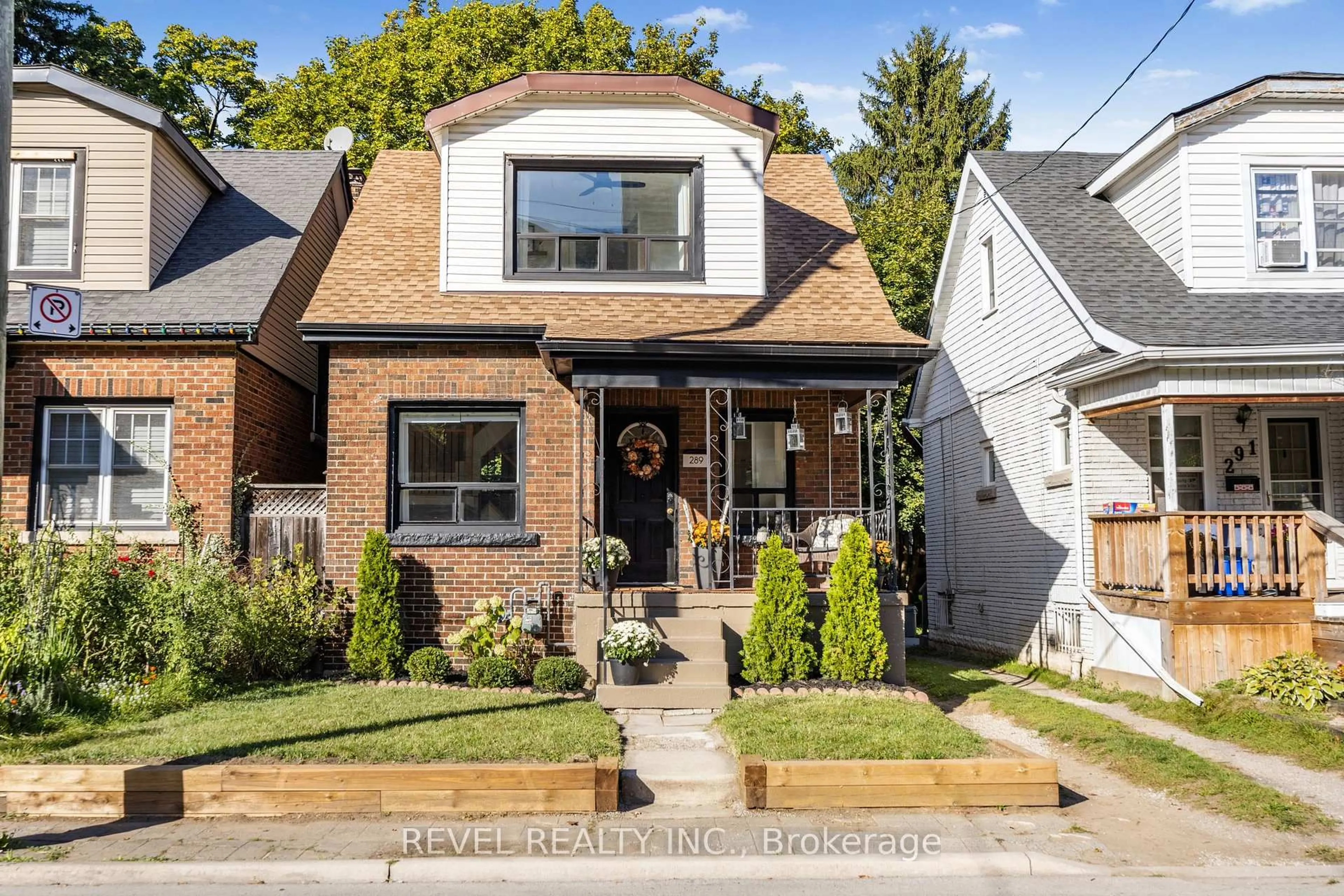 Home with brick exterior material, street for 289 Cumberland Ave, Hamilton Ontario L8M 2A3