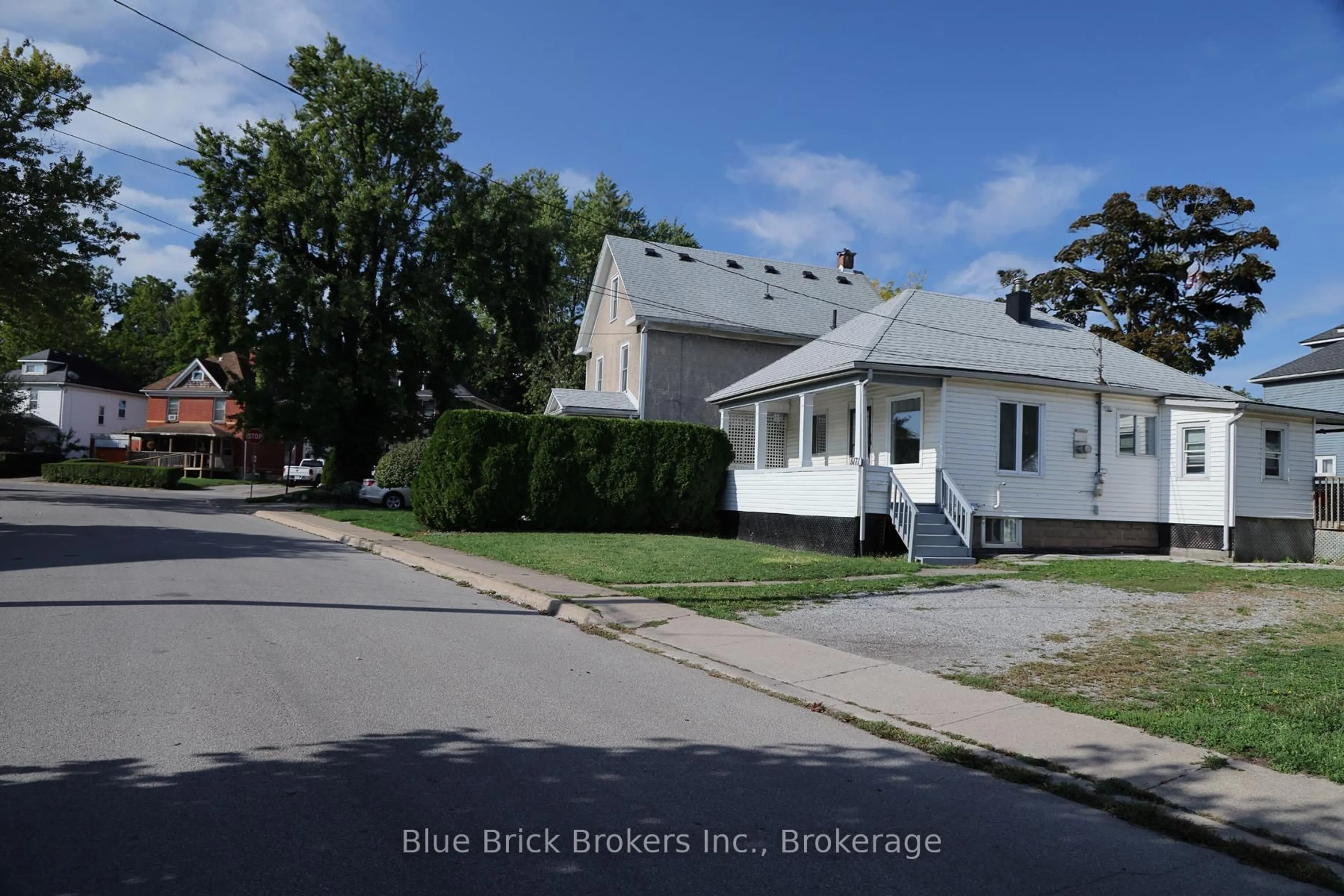 Home with brick exterior material, street for 5171 Mcglashan Cres, Niagara Falls Ontario L2E 3X2