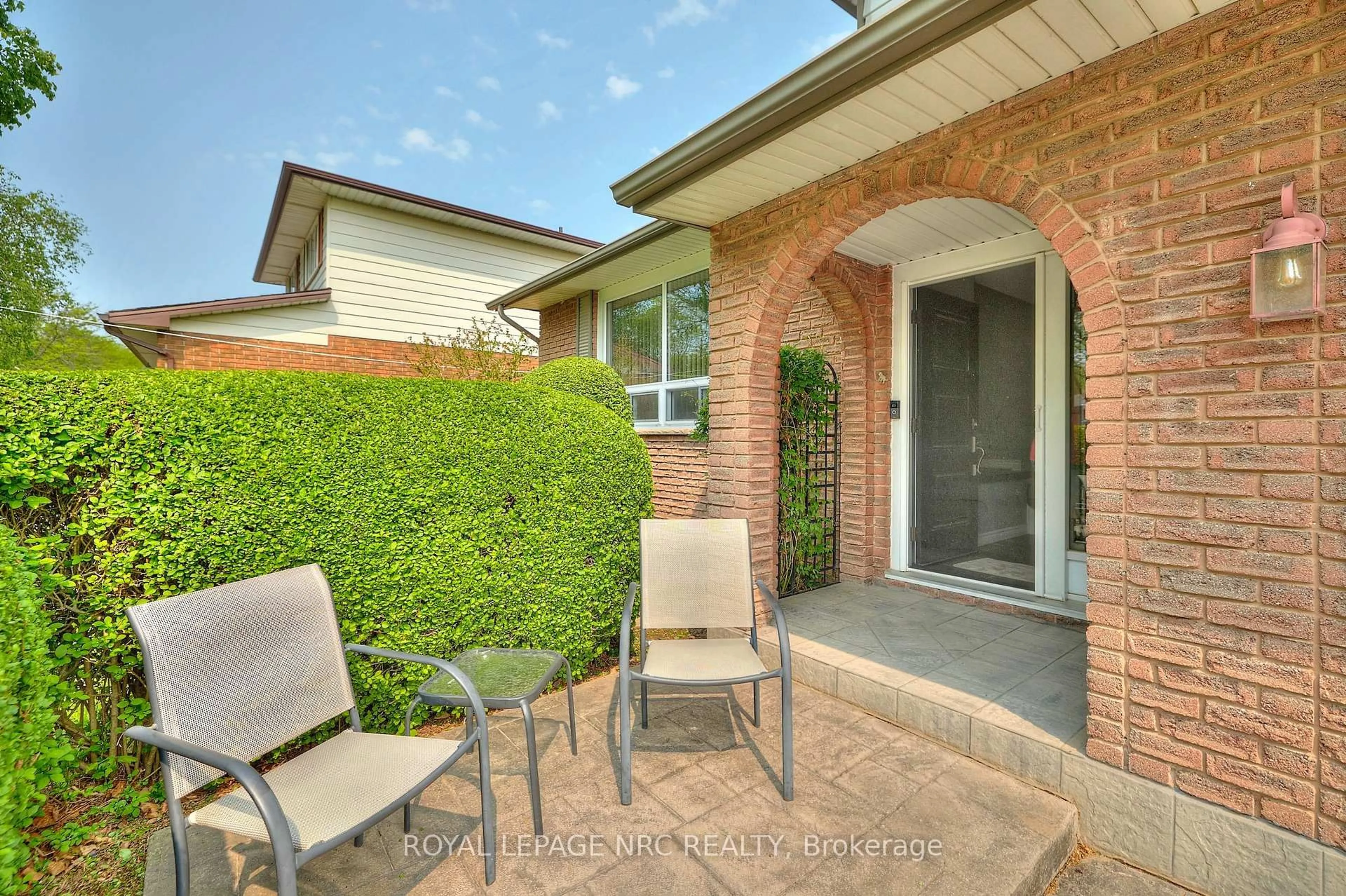 Home with brick exterior material, street for 6968 BRIAN Cres, Niagara Falls Ontario L2J 3P3