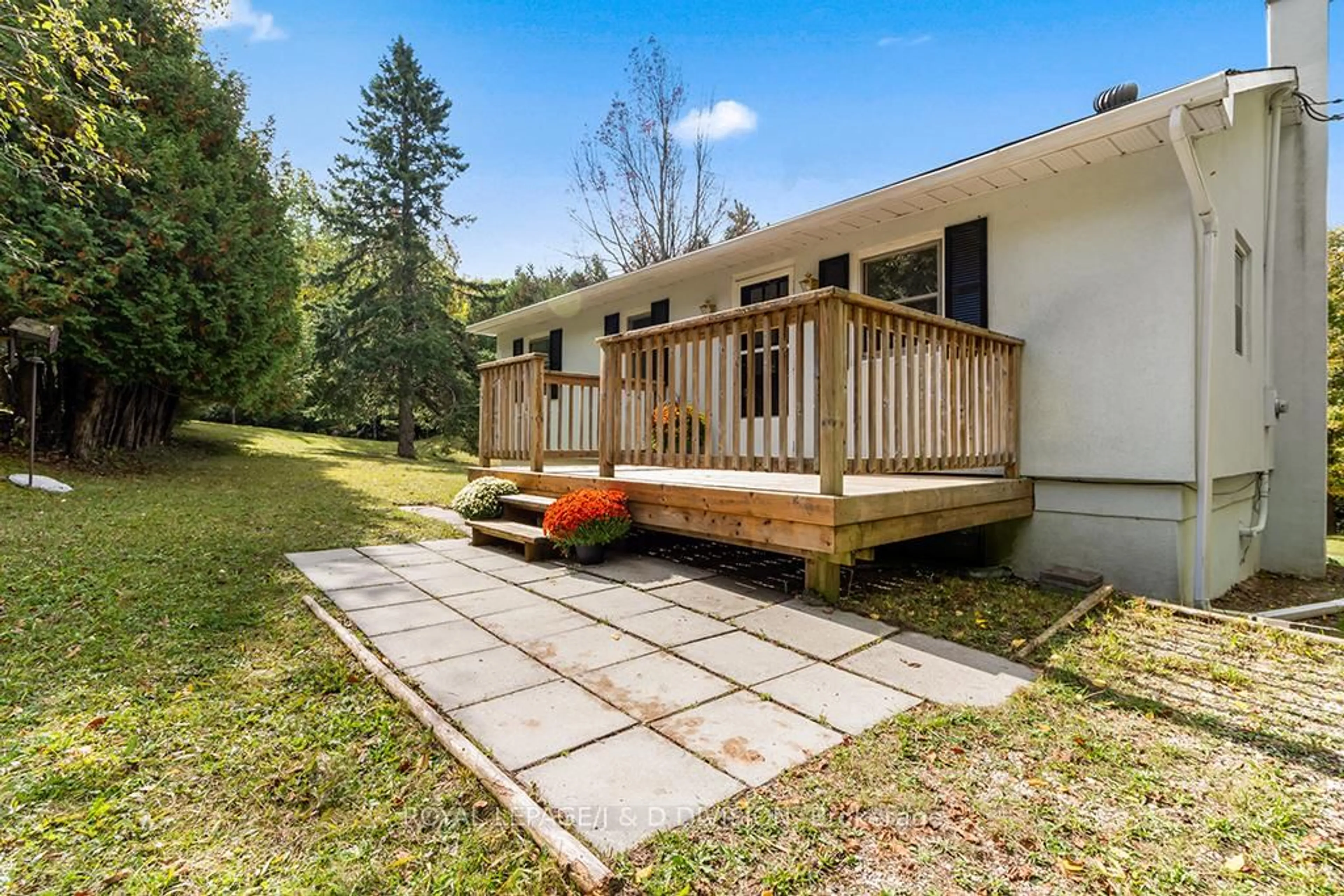 Patio, unknown for 637202 Prince of Wales Rd, Mulmur Ontario L0N 1J0