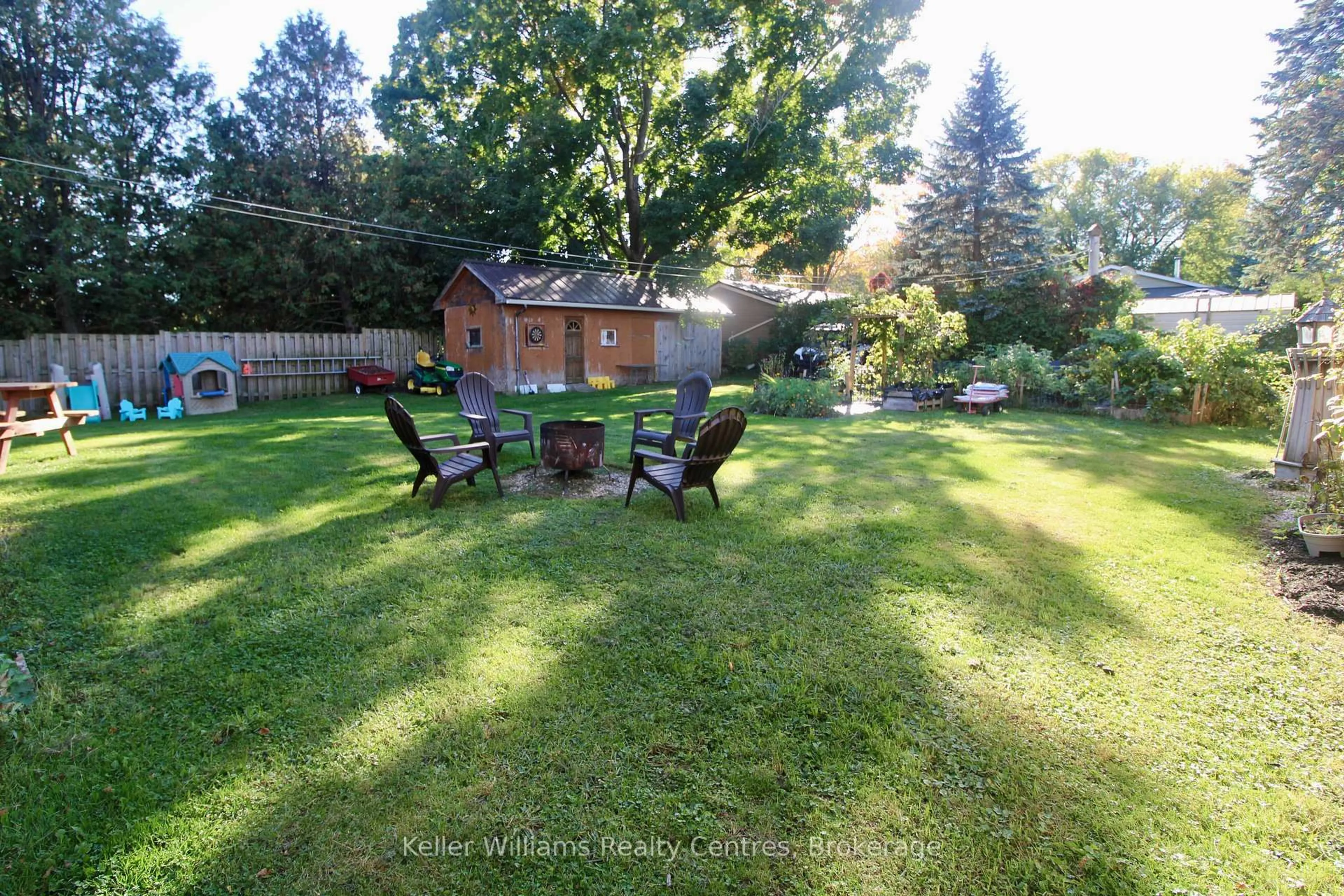 A pic from outside/outdoor area/front of a property/back of a property/a pic from drone, forest/trees view for 9 Union St, Brockton Ontario N0G 2V0