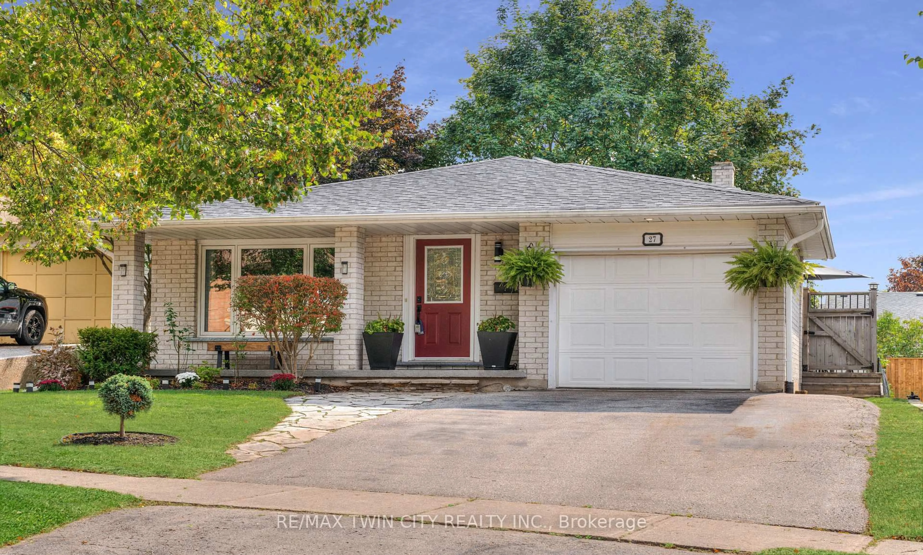 Home with vinyl exterior material, street for 27 Wheatfield Cres, Kitchener Ontario N2P 1P7