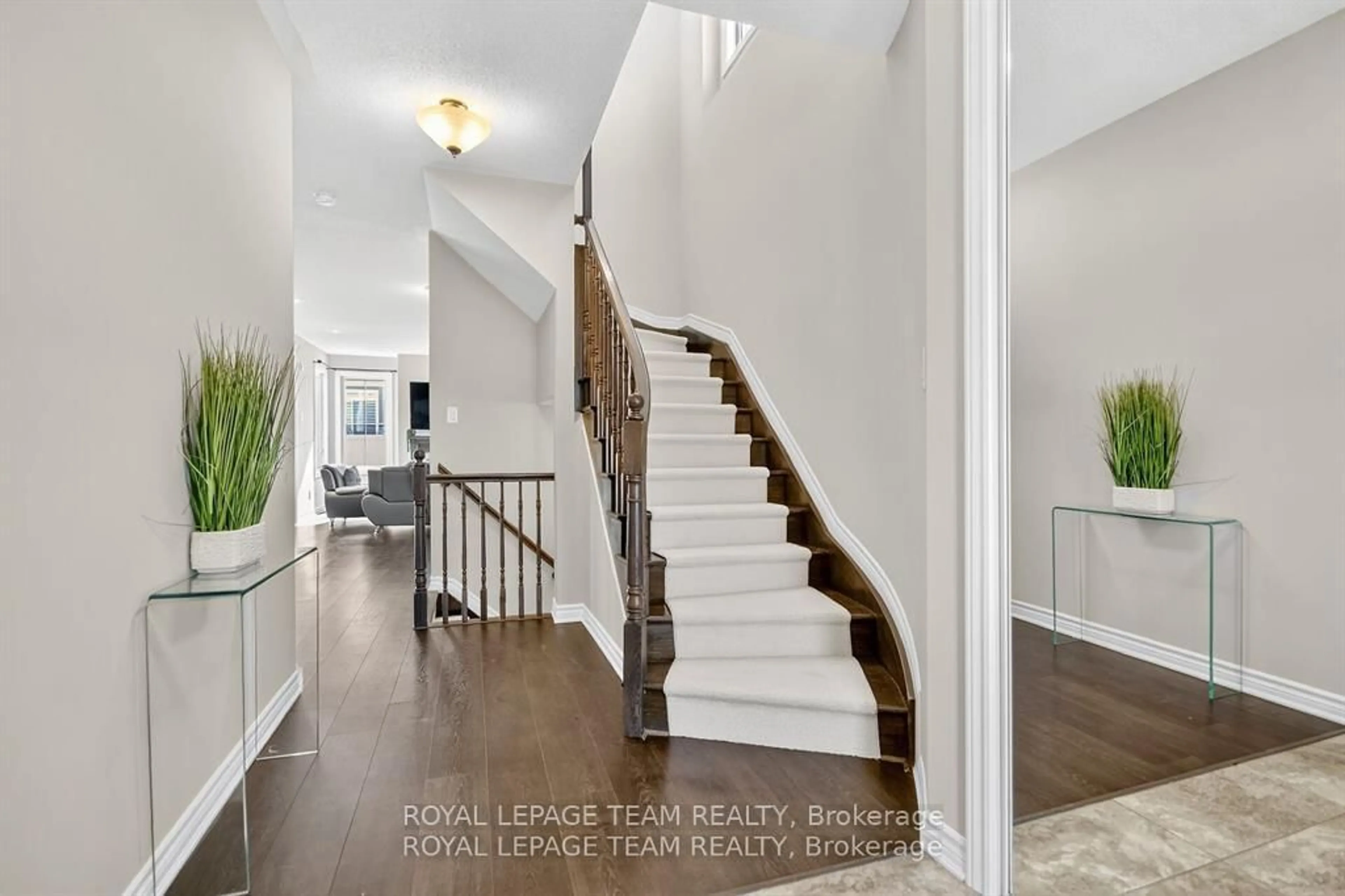 Indoor entryway for 939 Whimbrel Way, Ottawa Ontario K2J 6C5