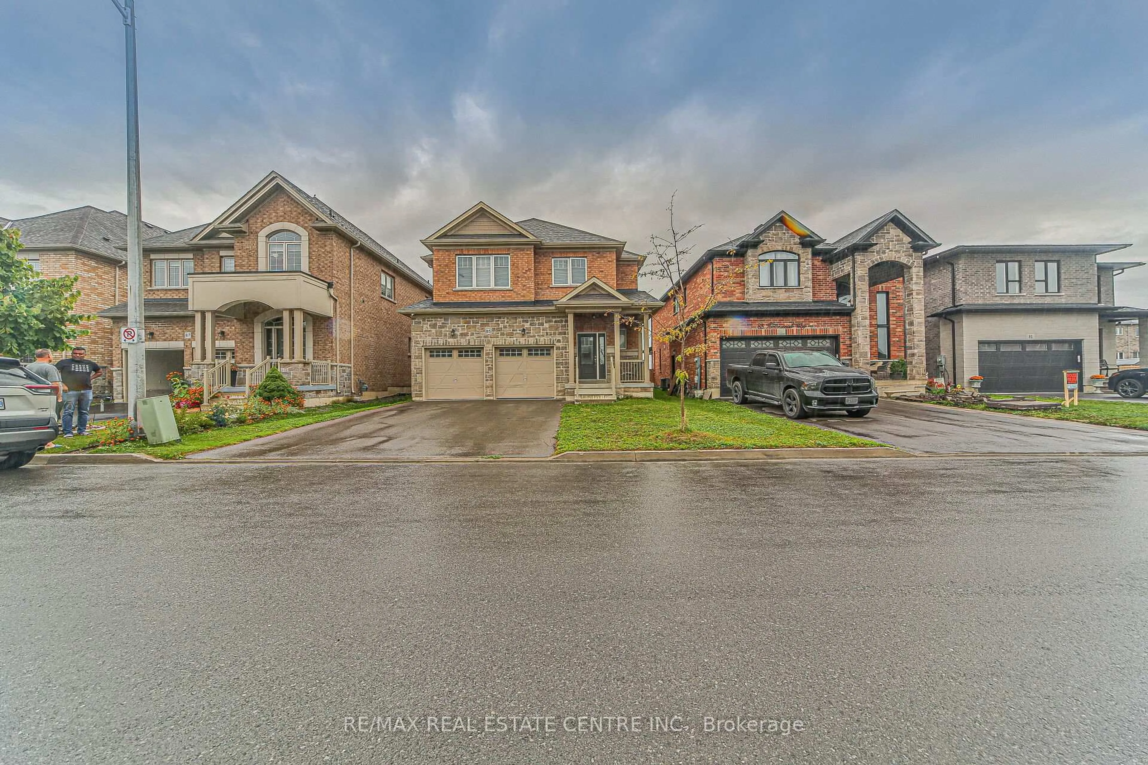 A pic from outside/outdoor area/front of a property/back of a property/a pic from drone, street for 85 Homestead Way, Thorold Ontario L2V 0J8