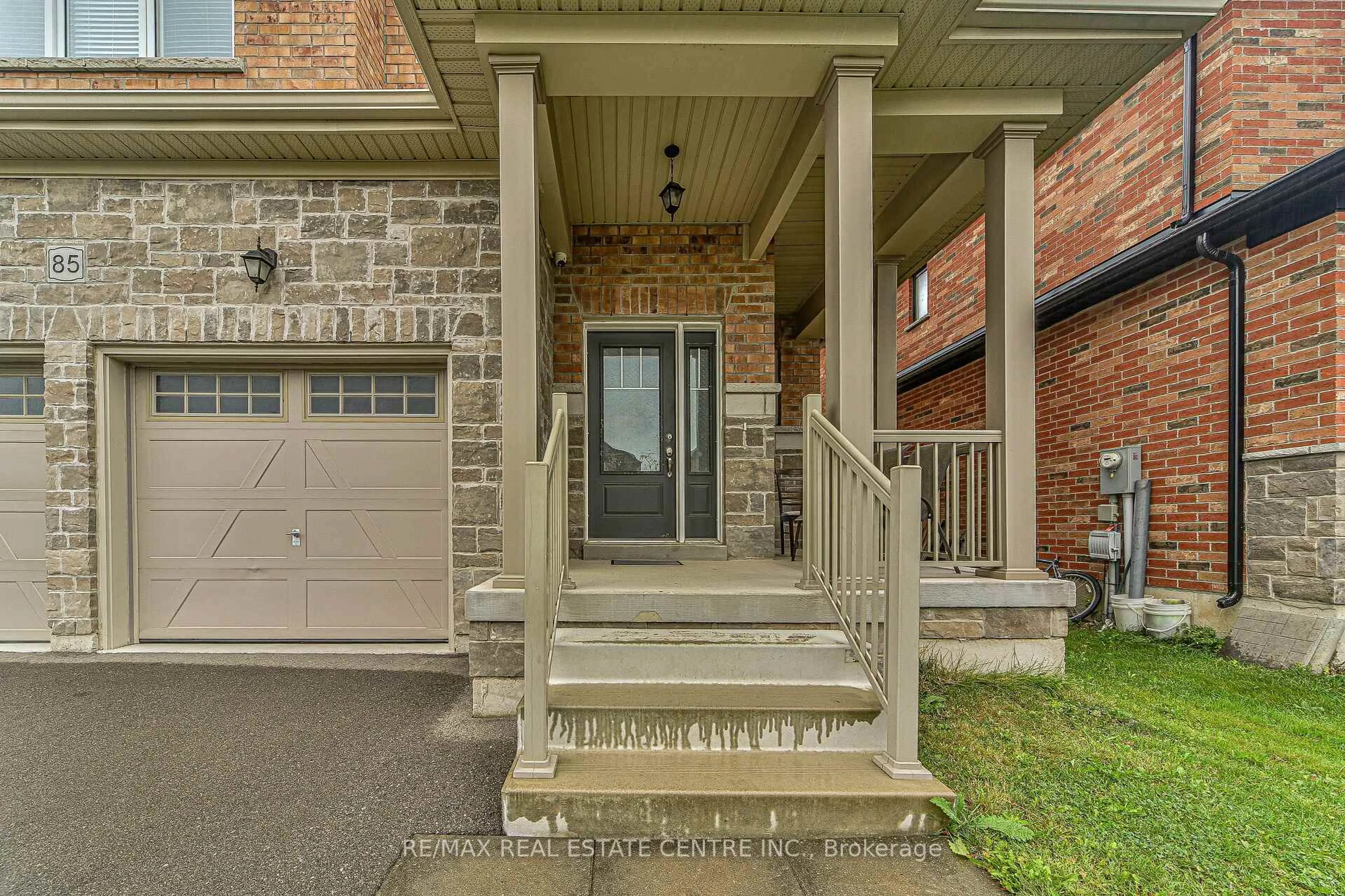 Indoor entryway for 85 Homestead Way, Thorold Ontario L2V 0J8