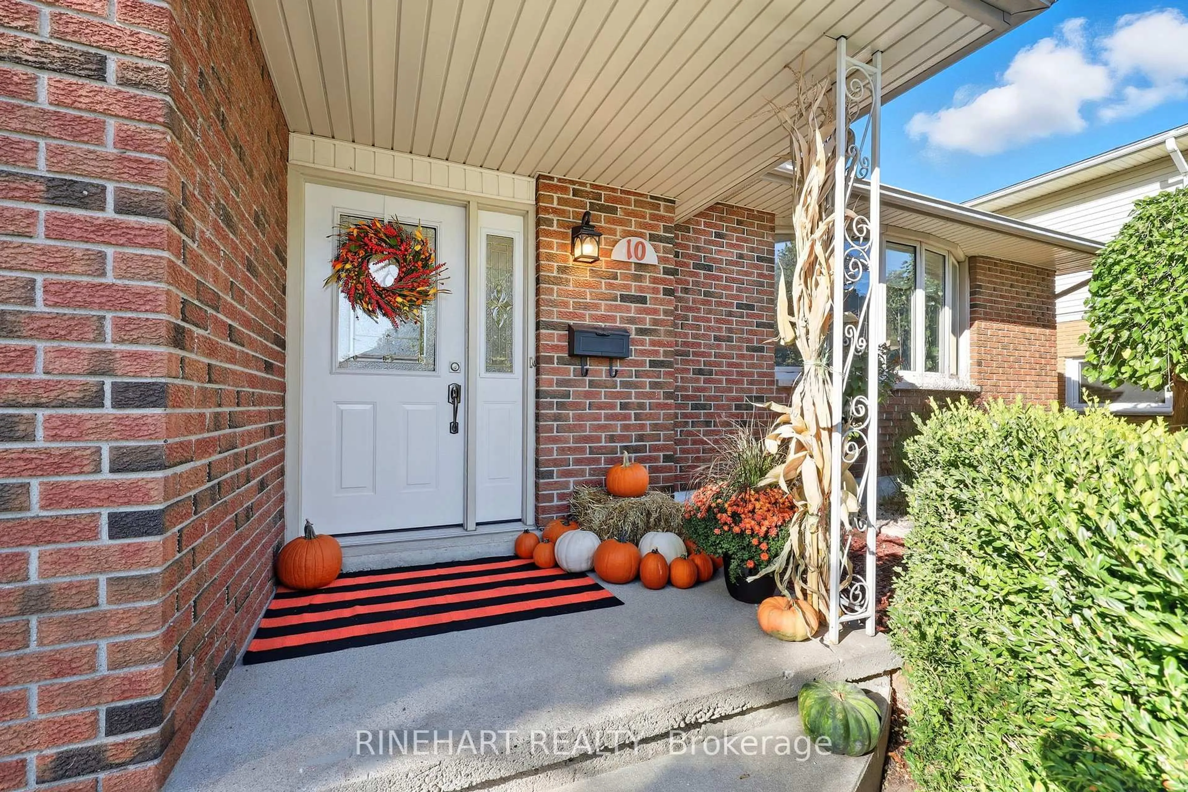 Indoor entryway for 10 Alayne Cres, London South Ontario N6E 2A3