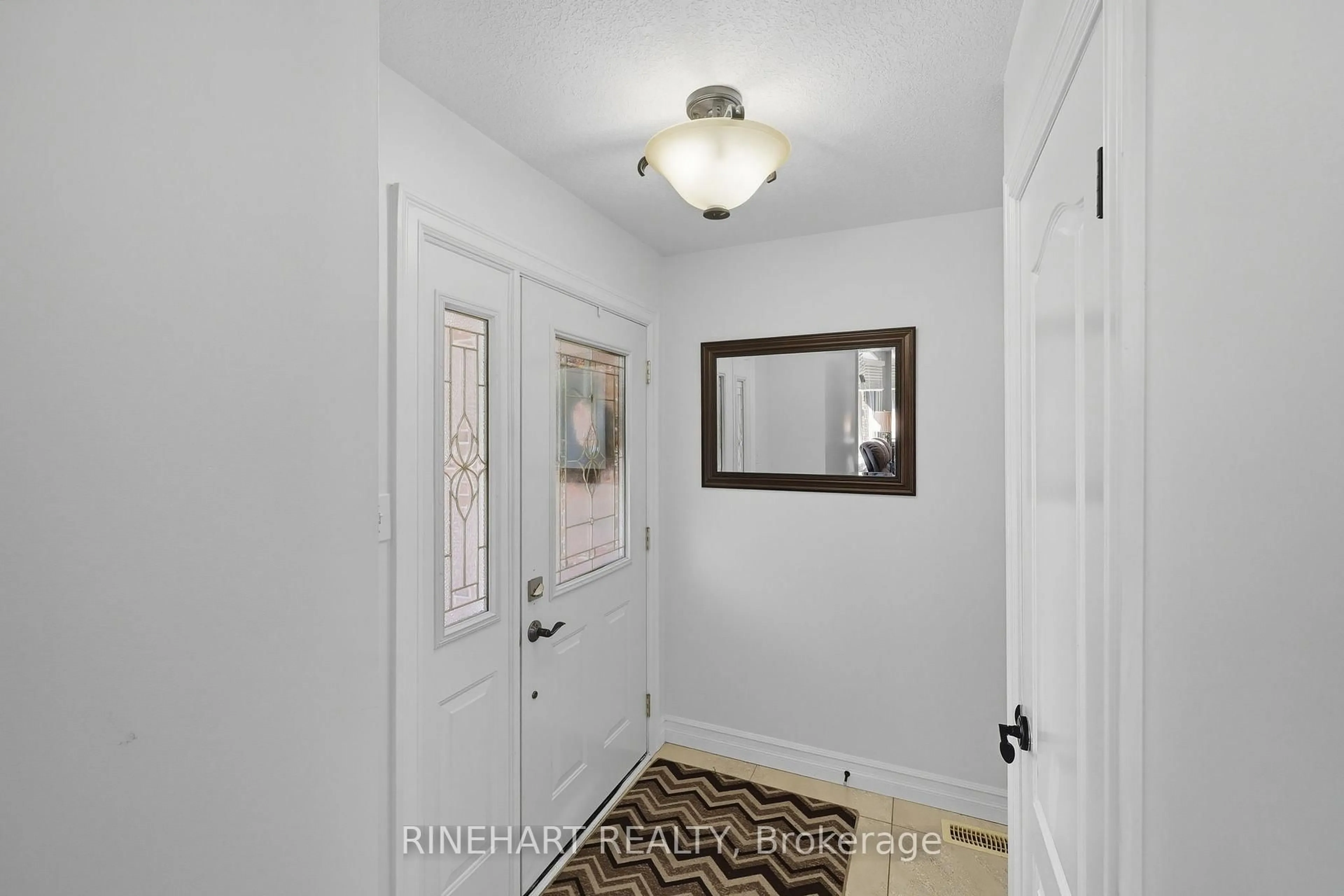 Indoor entryway for 10 Alayne Cres, London South Ontario N6E 2A3