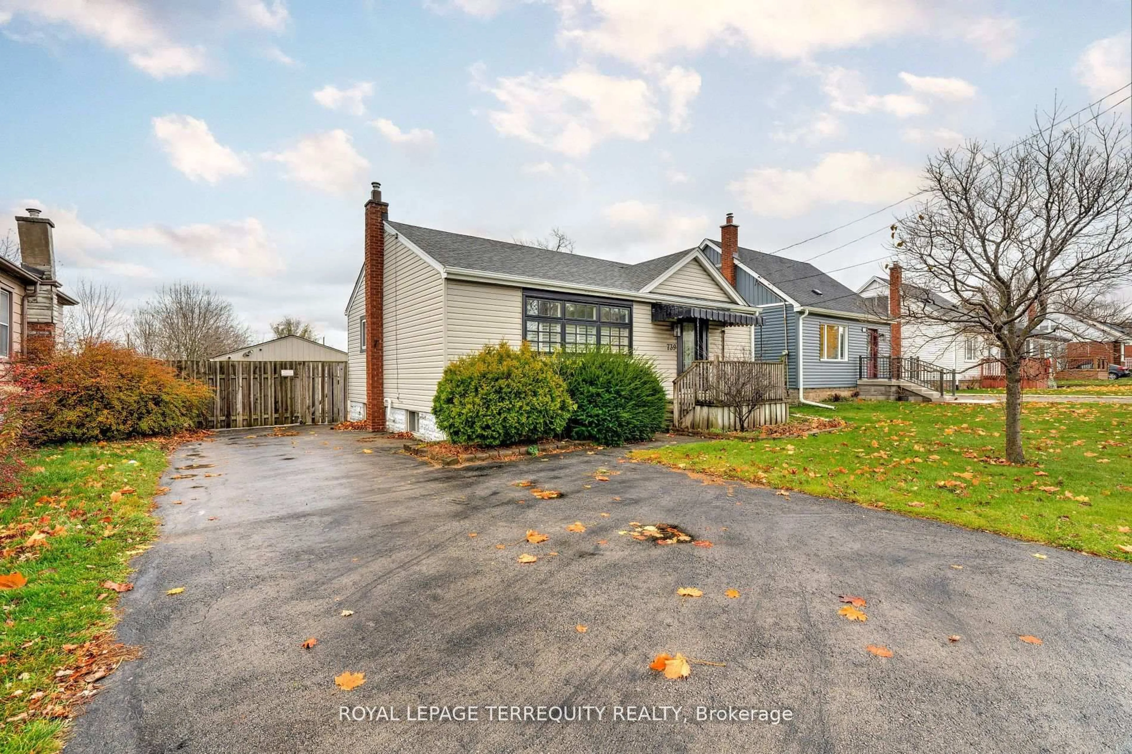 A pic from outside/outdoor area/front of a property/back of a property/a pic from drone, street for 739 Upper Gage Ave, Hamilton Ontario L8V 4J9