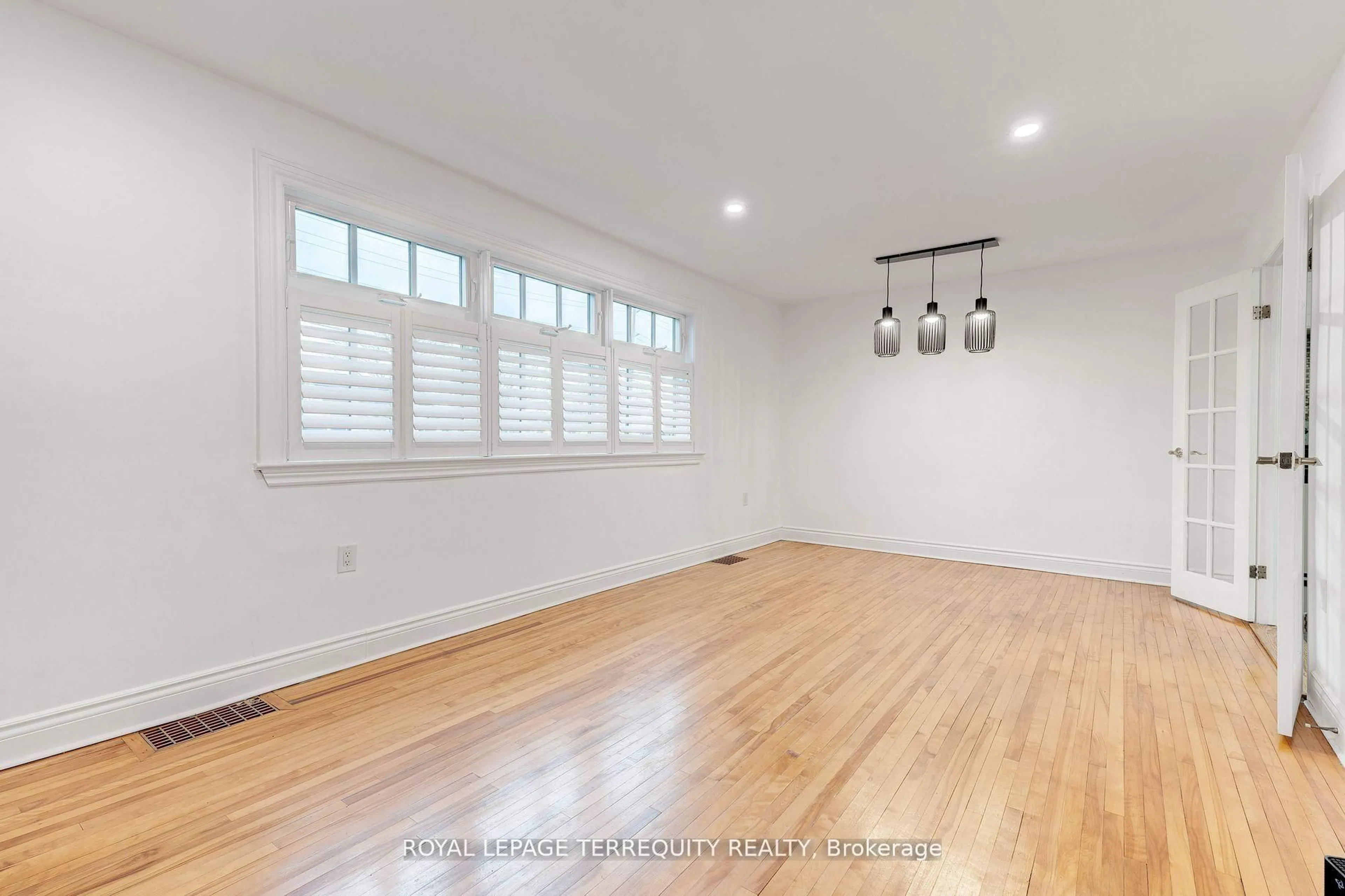 A pic of a room for 739 Upper Gage Ave, Hamilton Ontario L8V 4J9