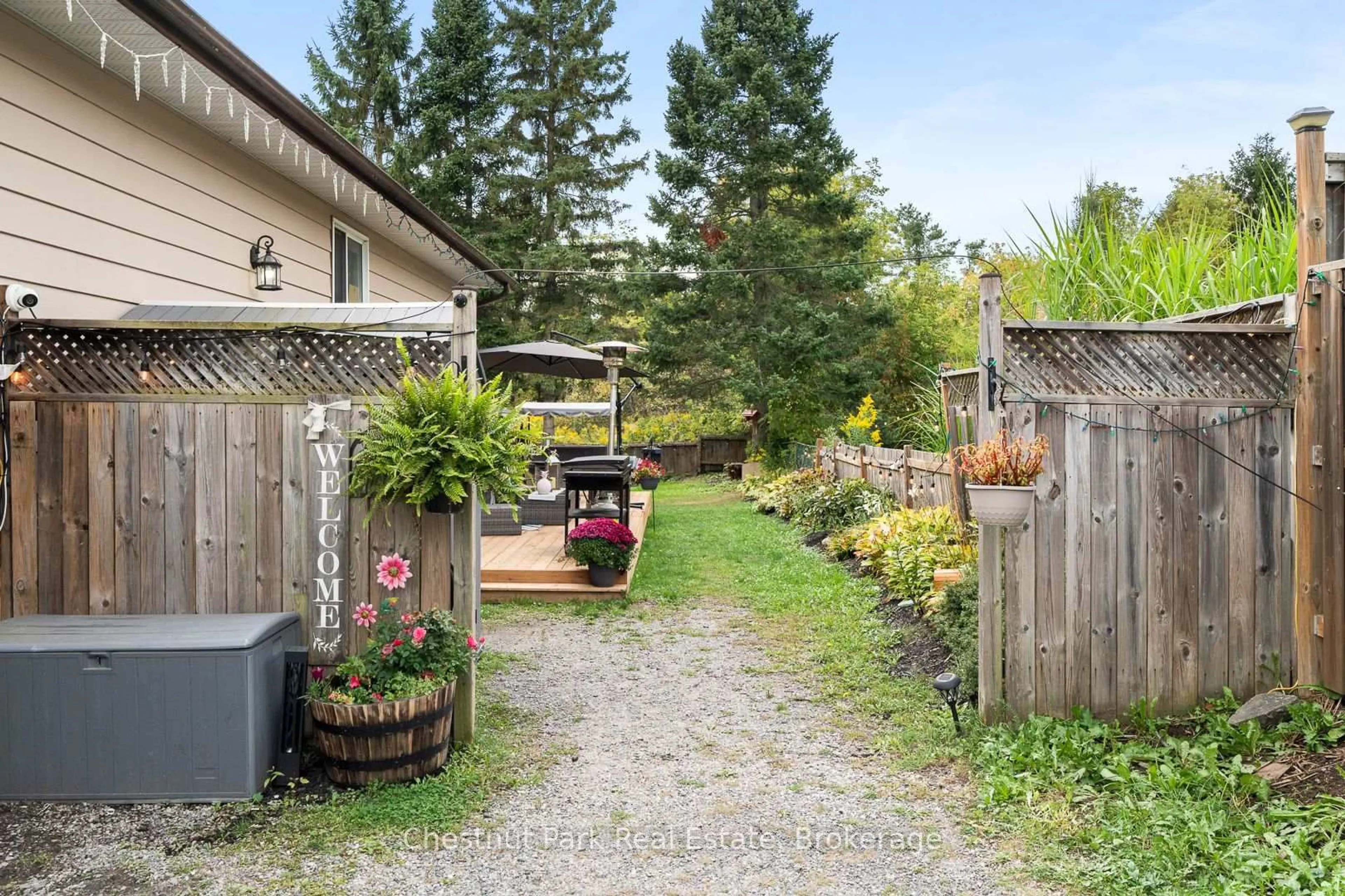 Patio, street for 70 Milton St, Bracebridge Ontario P1L 1G9