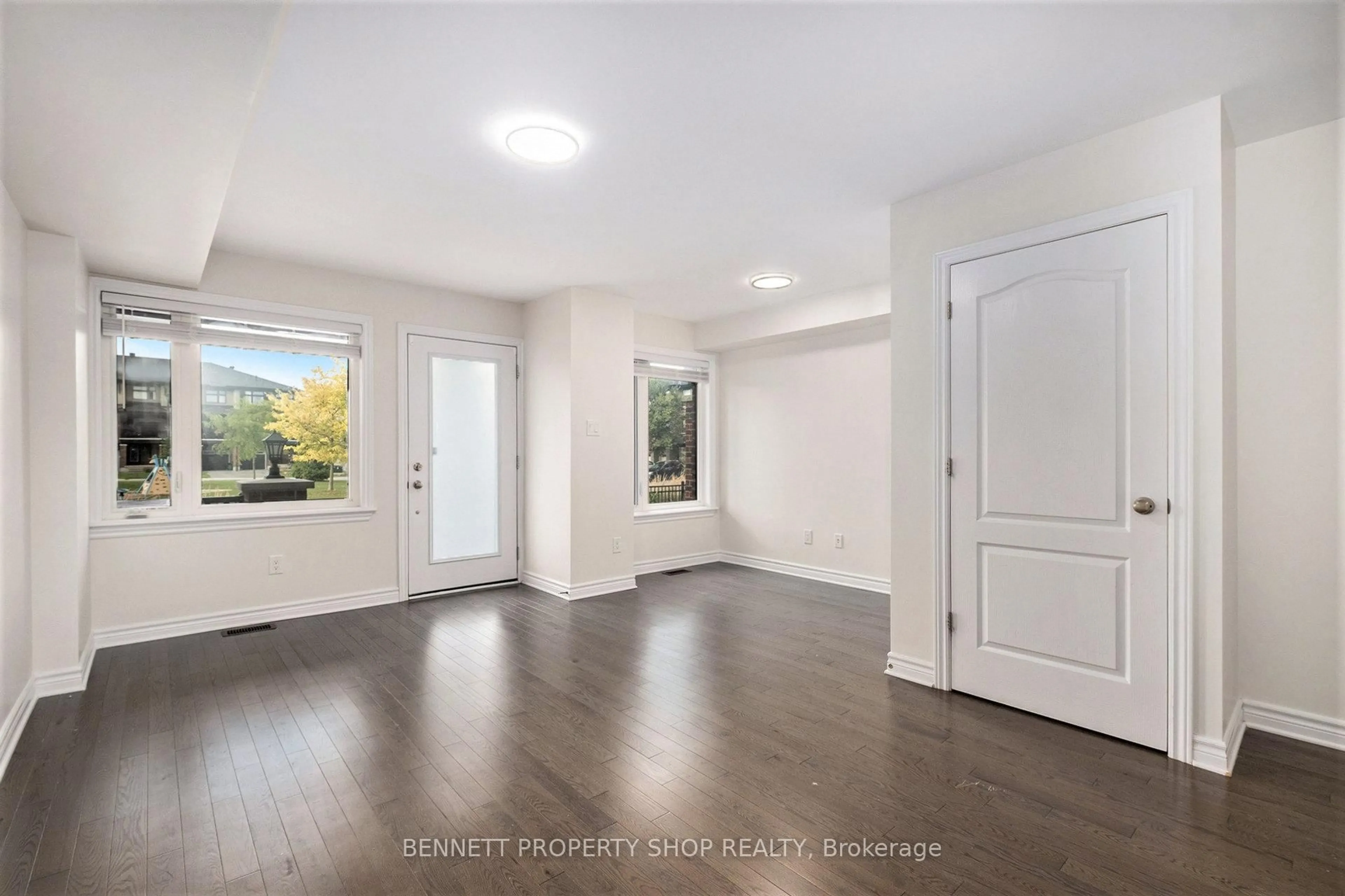 Indoor entryway for 84 Gooseberry Pl, Ottawa Ontario K2J 5Z6