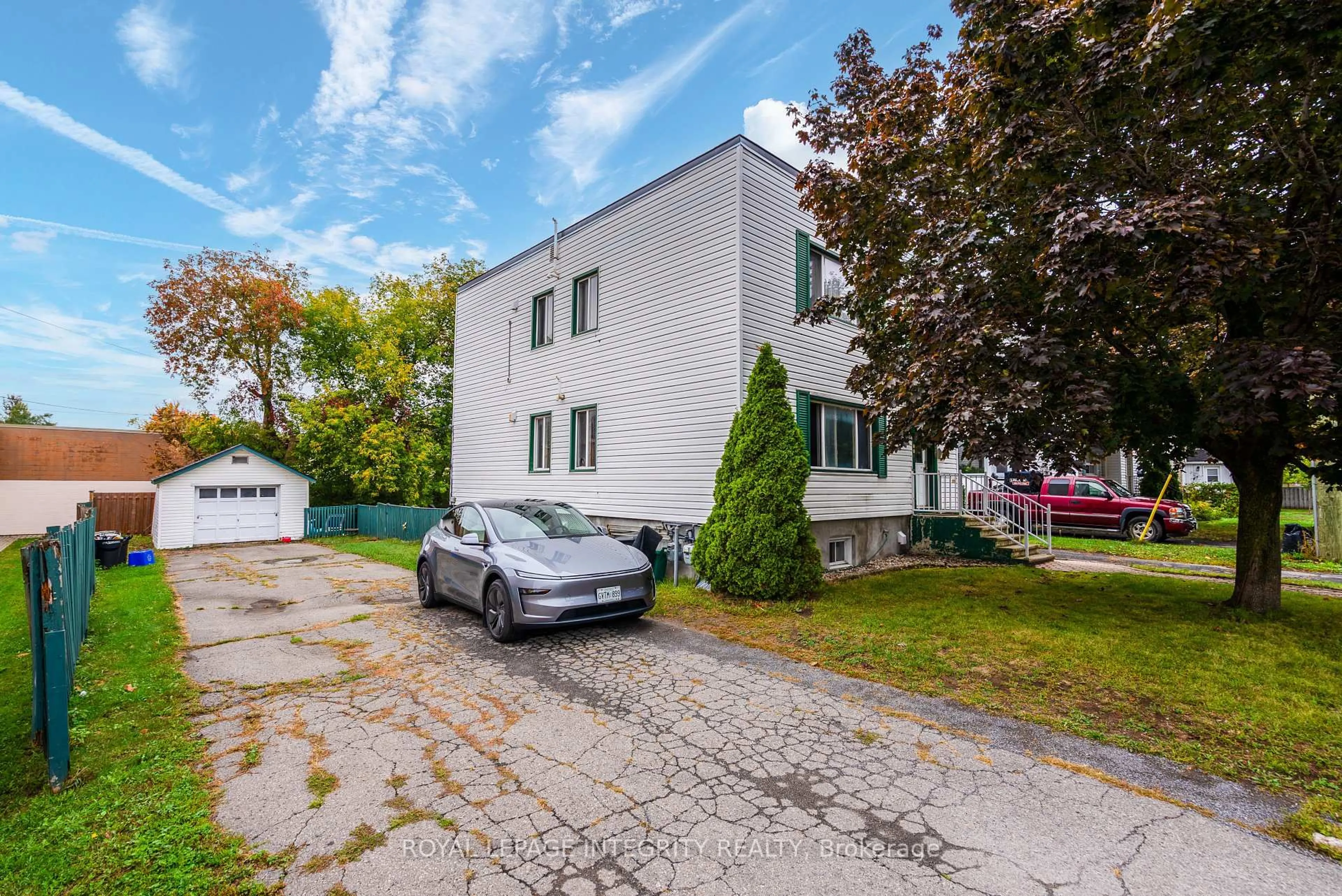 Unknown for 256 Alfred St, Ottawa Ontario K1L 6W6