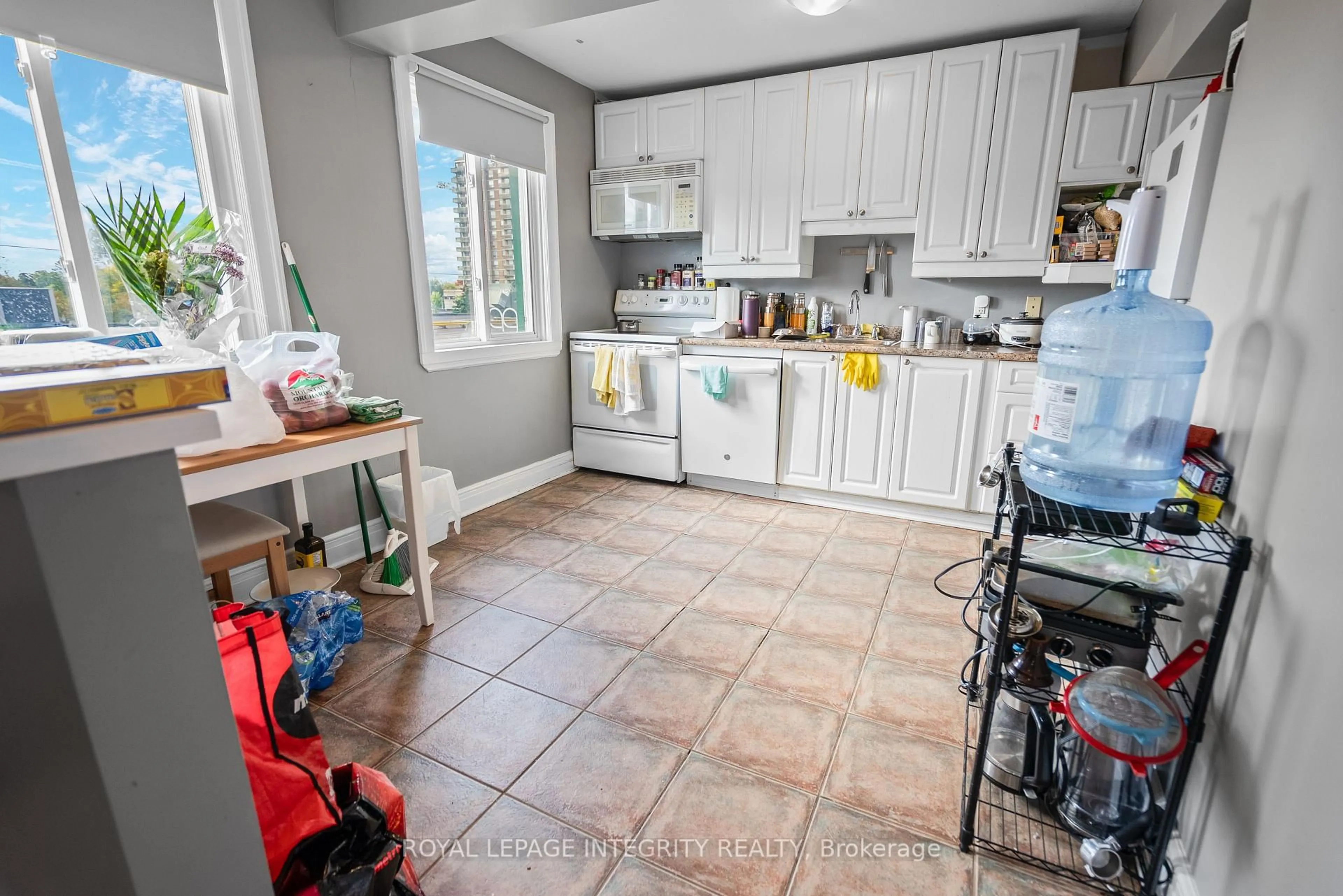 Unknown for 256 Alfred St, Ottawa Ontario K1L 6W6