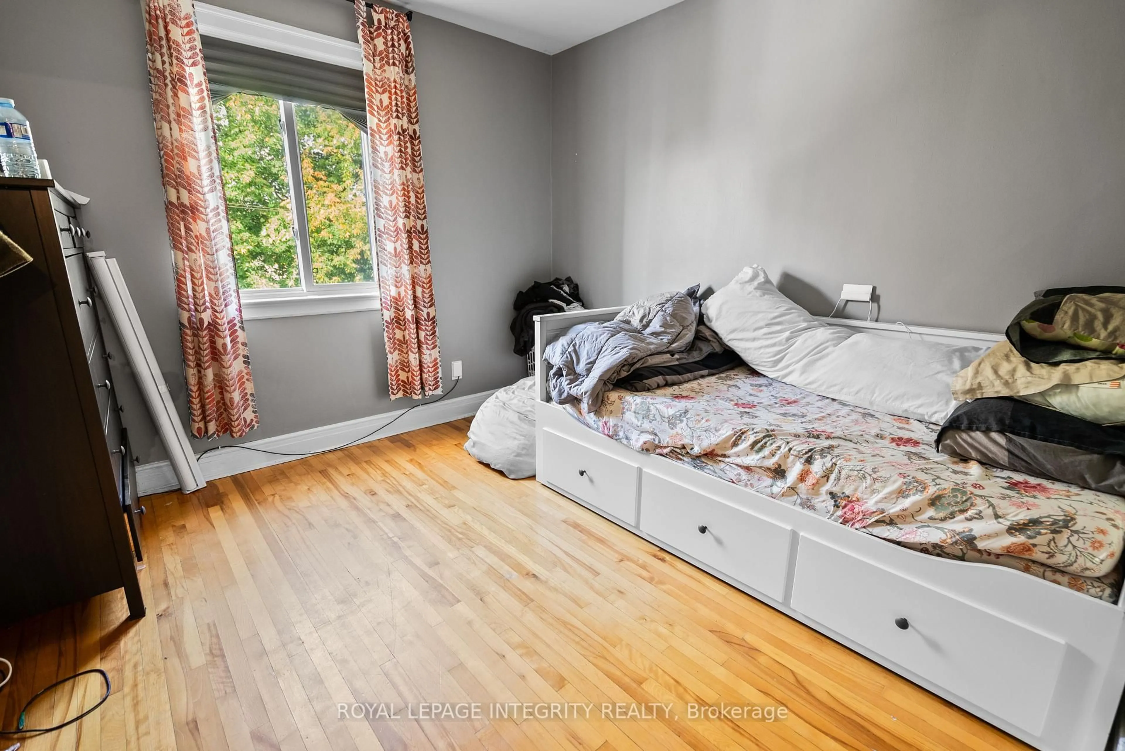 Bedroom with bed, wood/laminate floor for 256 Alfred St, Ottawa Ontario K1L 6W6