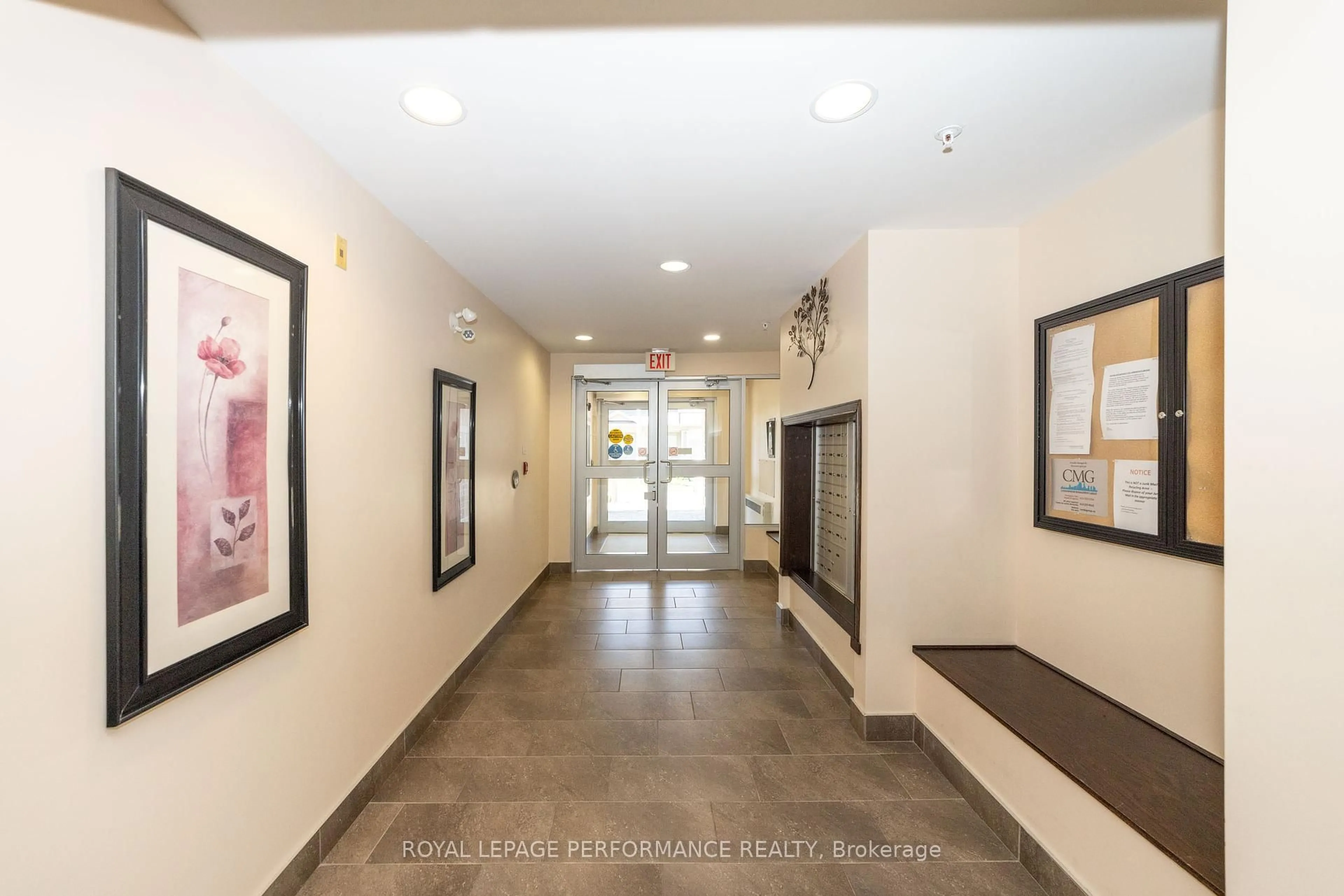 Indoor foyer for 141 Potts Private #211, Ottawa Ontario K4A 0X9