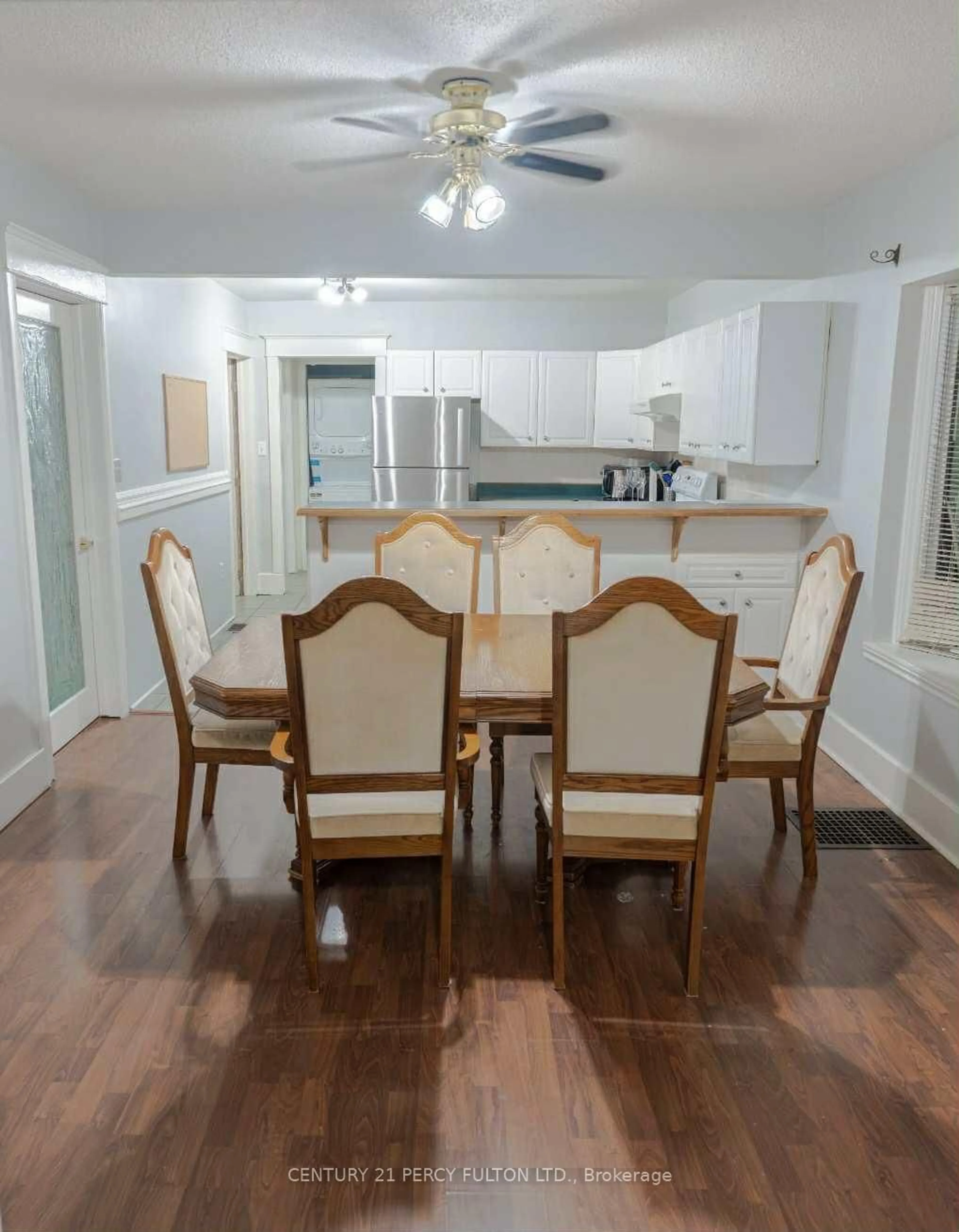Dining room, wood/laminate floor for 4533 Sixth Ave, Niagara Falls Ontario L2E 4T2