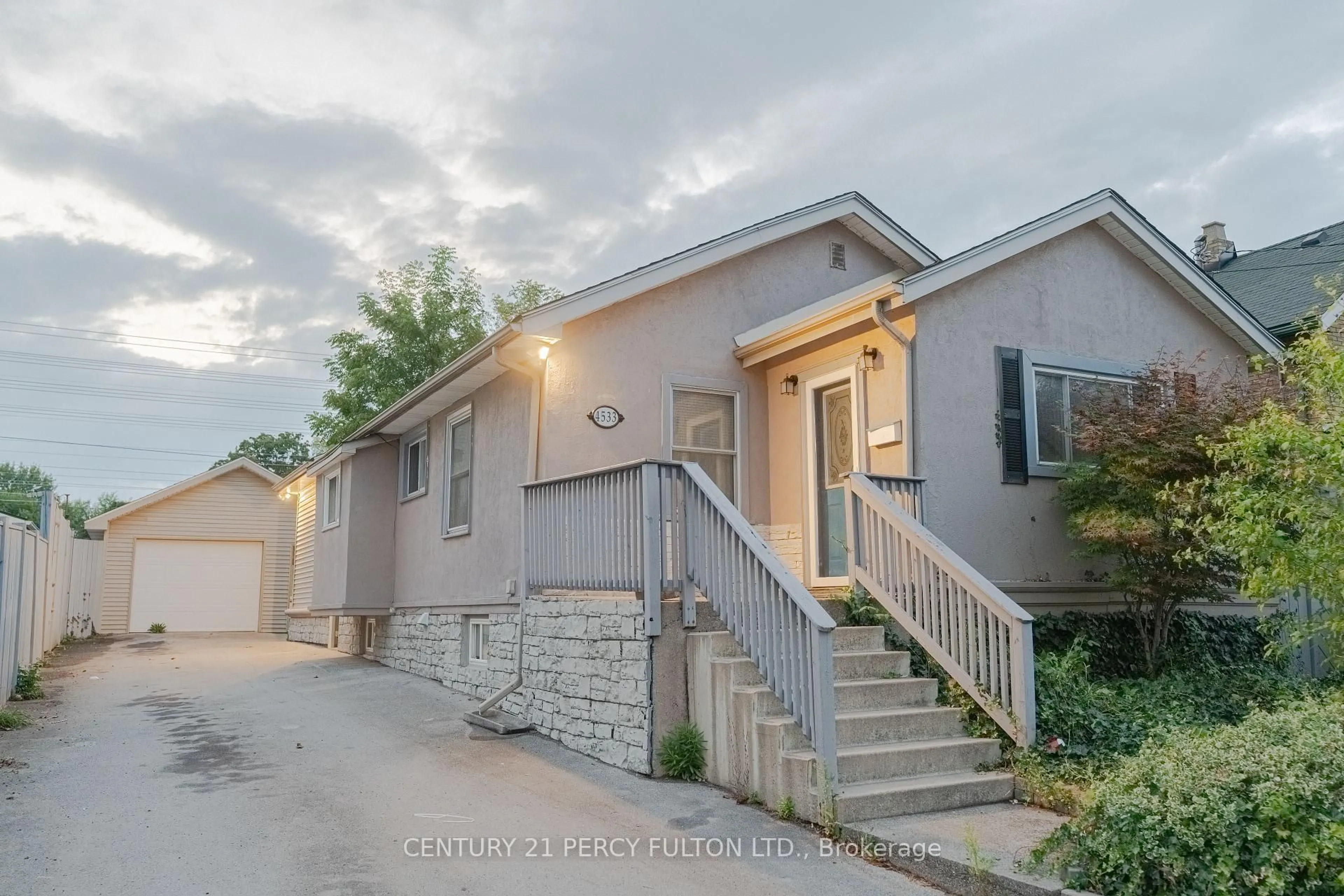Home with brick exterior material, street for 4533 Sixth Ave, Niagara Falls Ontario L2E 4T2
