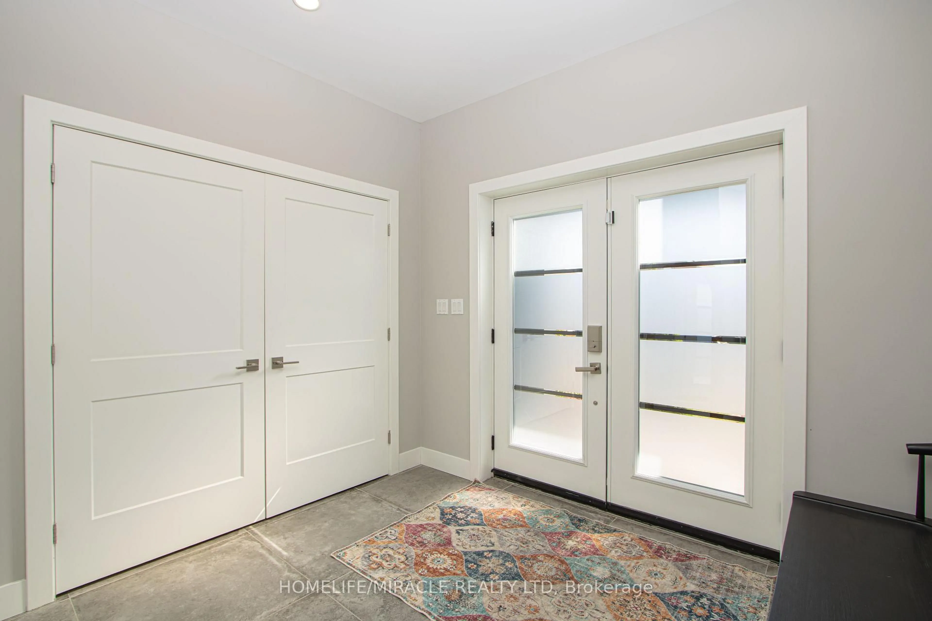 Indoor entryway for 1072 Oakcrossing Rd, London North Ontario N6H 0A8