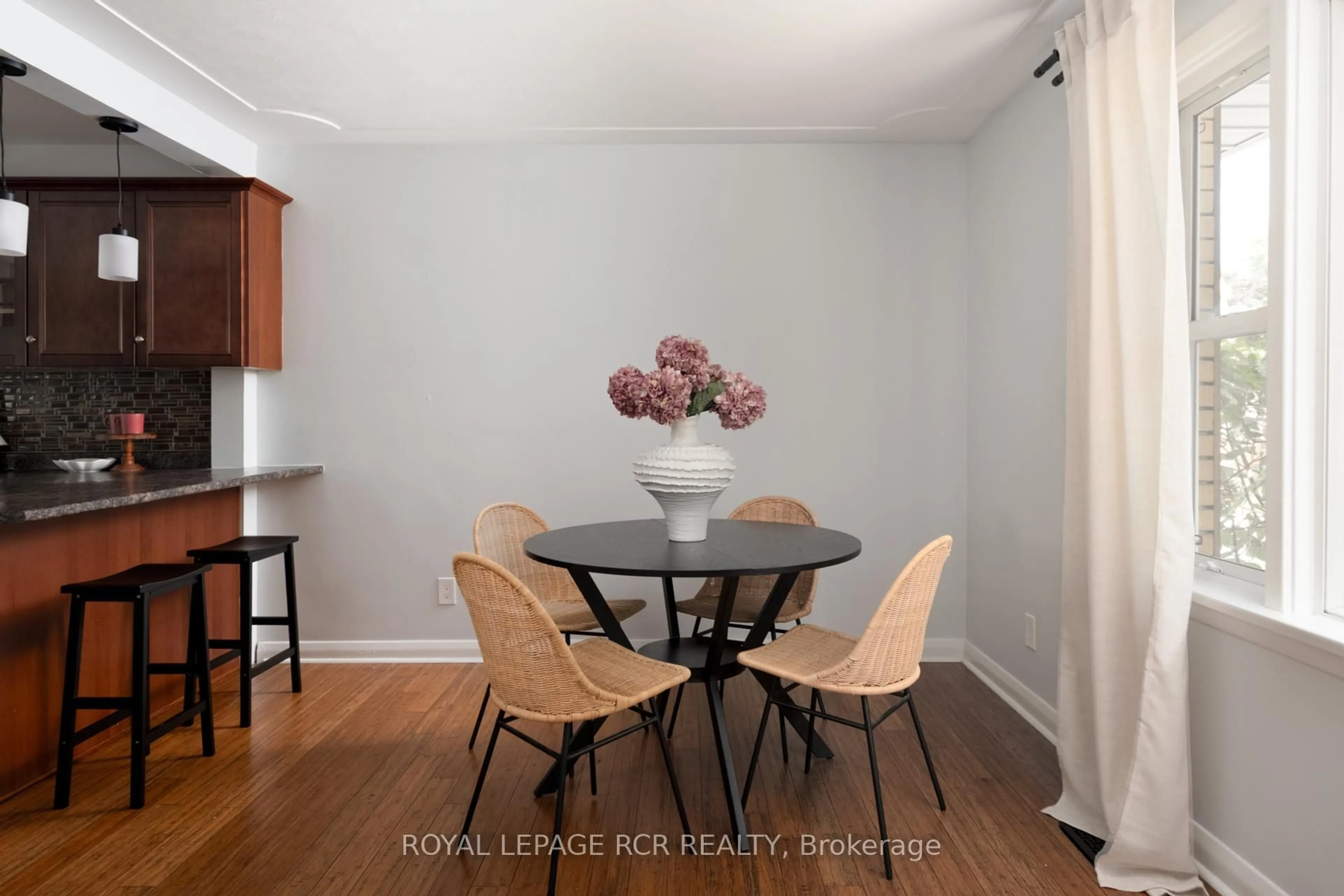 Dining room, wood/laminate floor for 85 Ellis Cres, Waterloo Ontario N2J 2B8