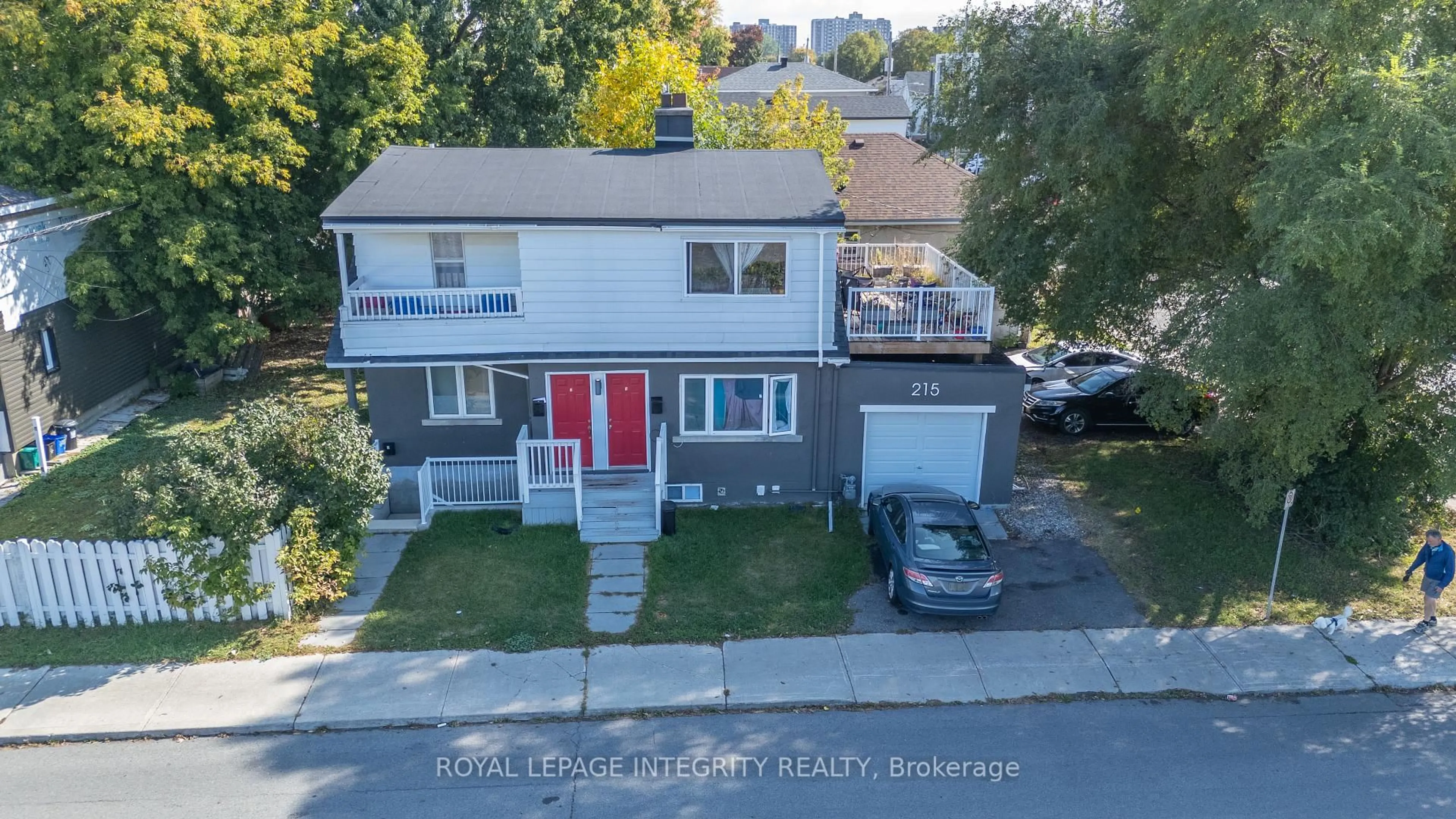 A pic from outside/outdoor area/front of a property/back of a property/a pic from drone, street for 215 Baribeau St, Ottawa Ontario K1L 7R5