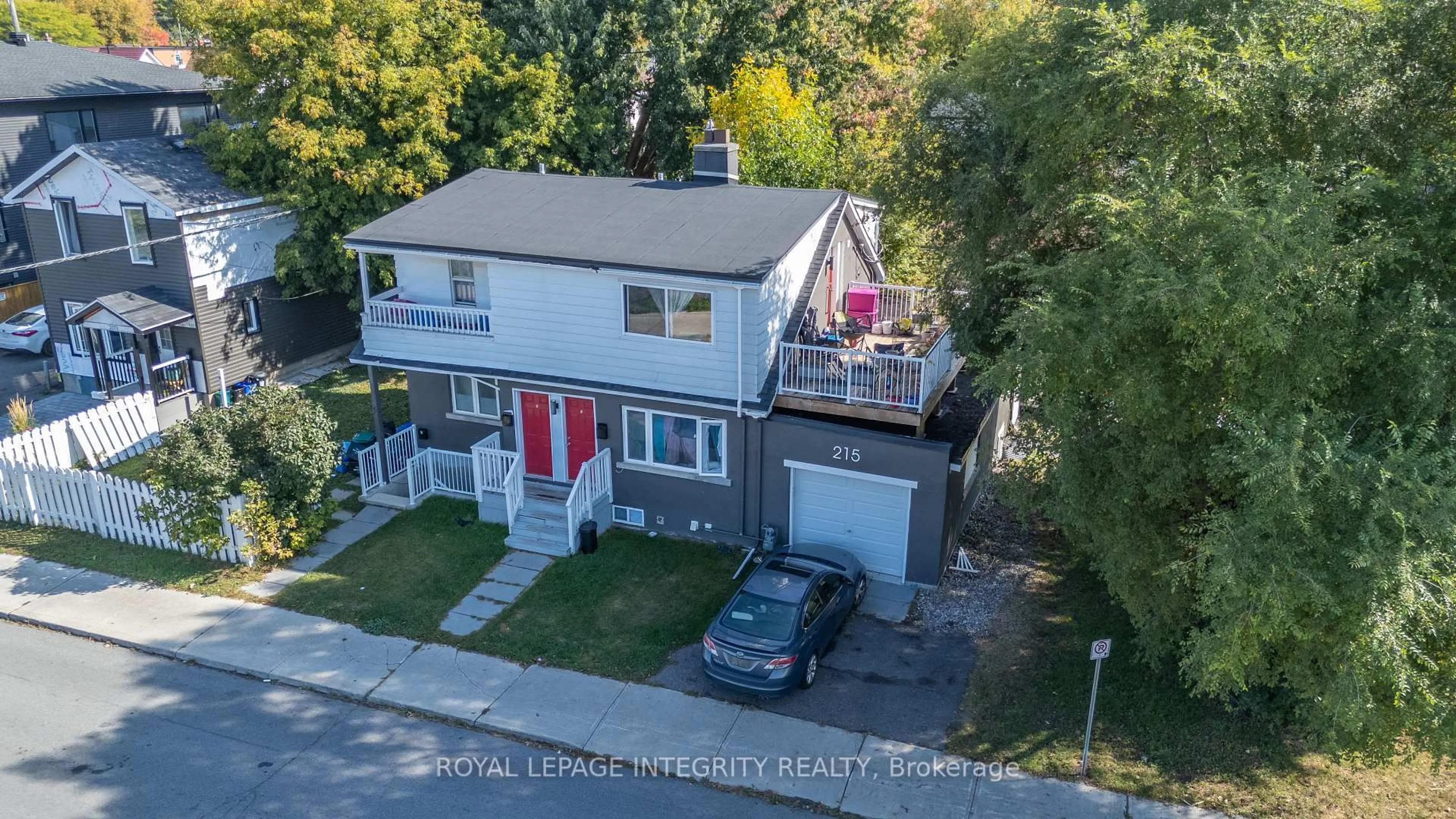 A pic from outside/outdoor area/front of a property/back of a property/a pic from drone, street for 215 Baribeau St, Ottawa Ontario K1L 7R5