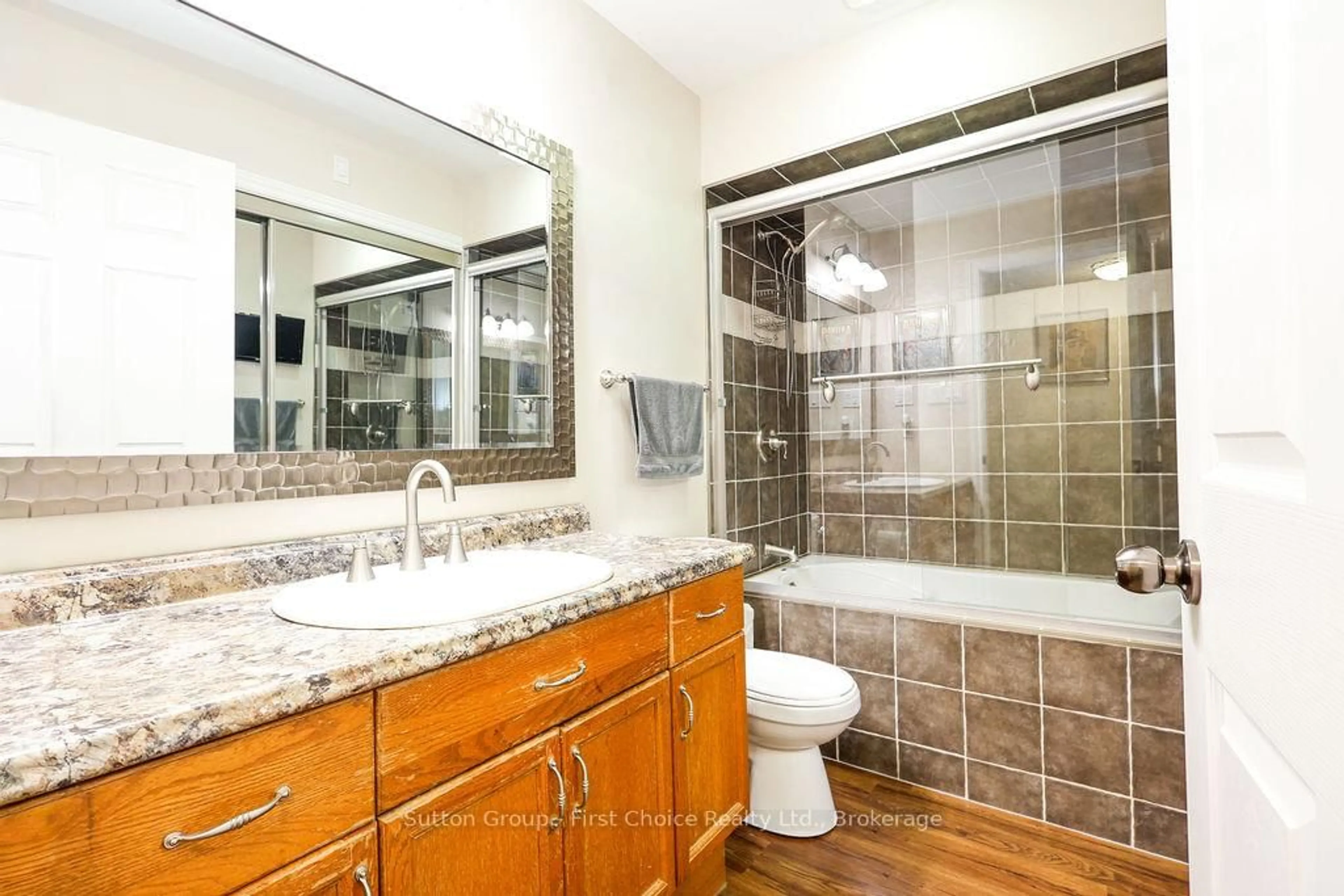 Standard bathroom, ceramic/tile floor for 99 West Gore St, Stratford Ontario N5A 1K1