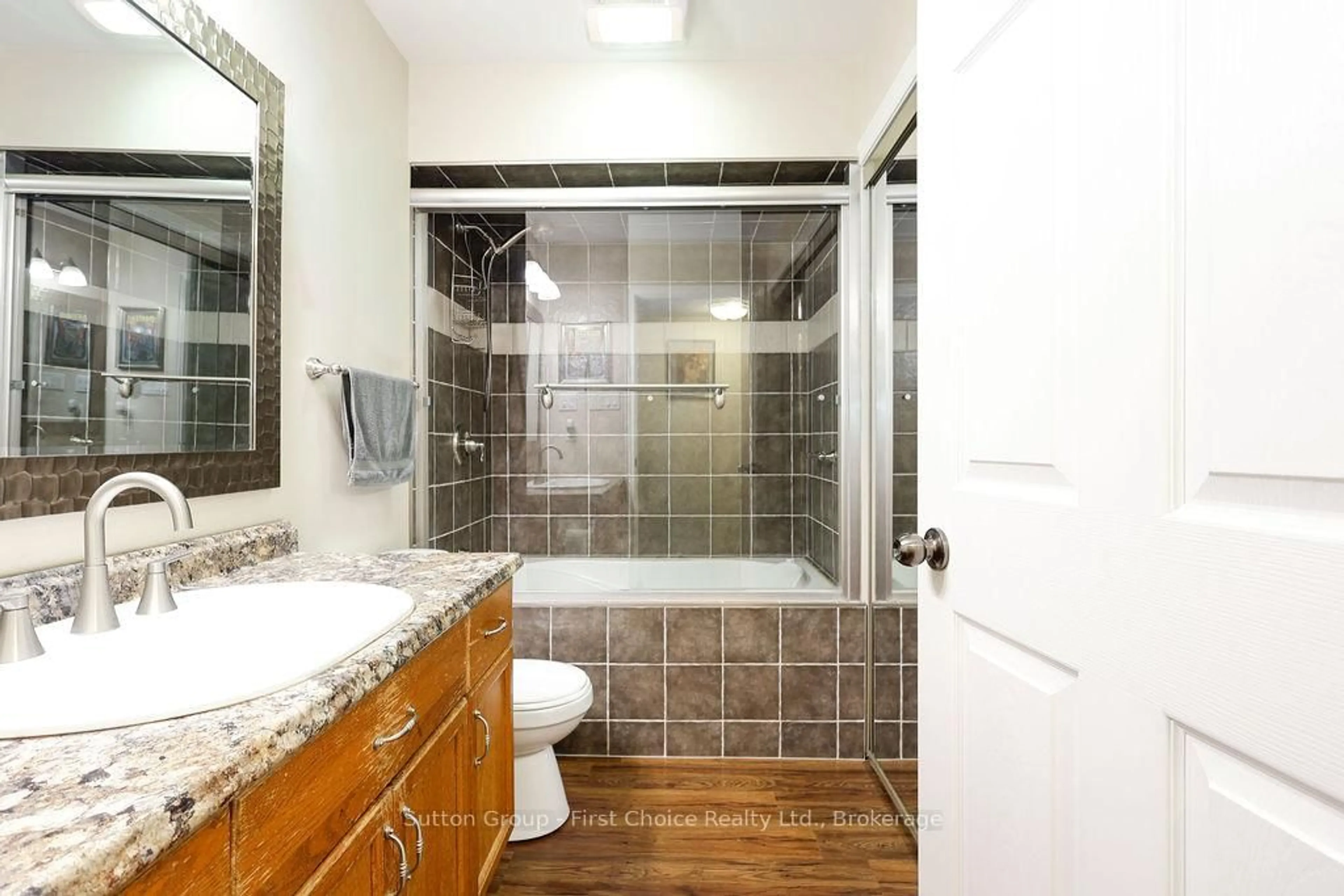 Standard bathroom, ceramic/tile floor for 99 West Gore St, Stratford Ontario N5A 1K1