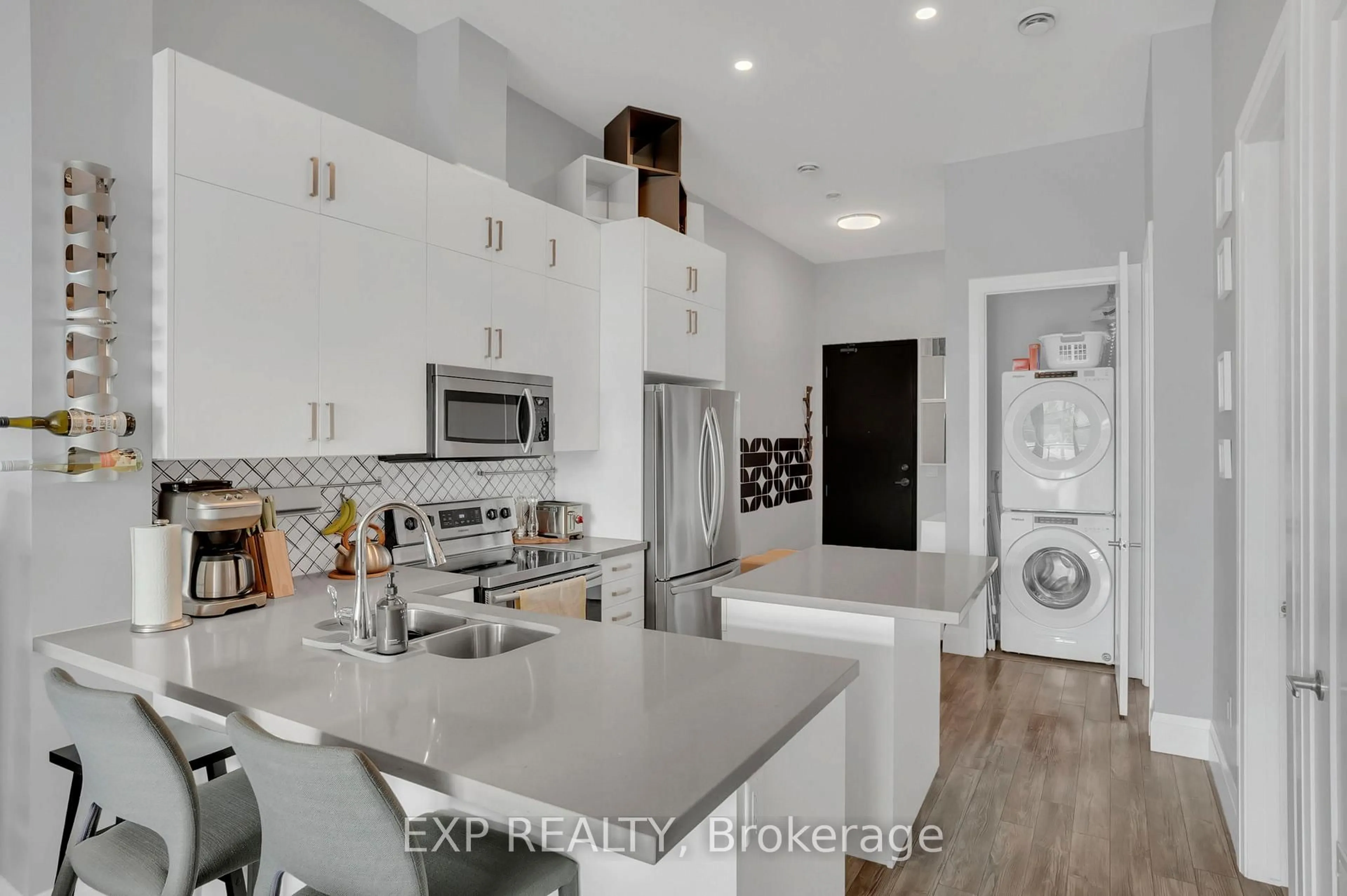 Open concept kitchen, ceramic/tile floor for 85 Morrell St #219B, Brantford Ontario N3T 4J6