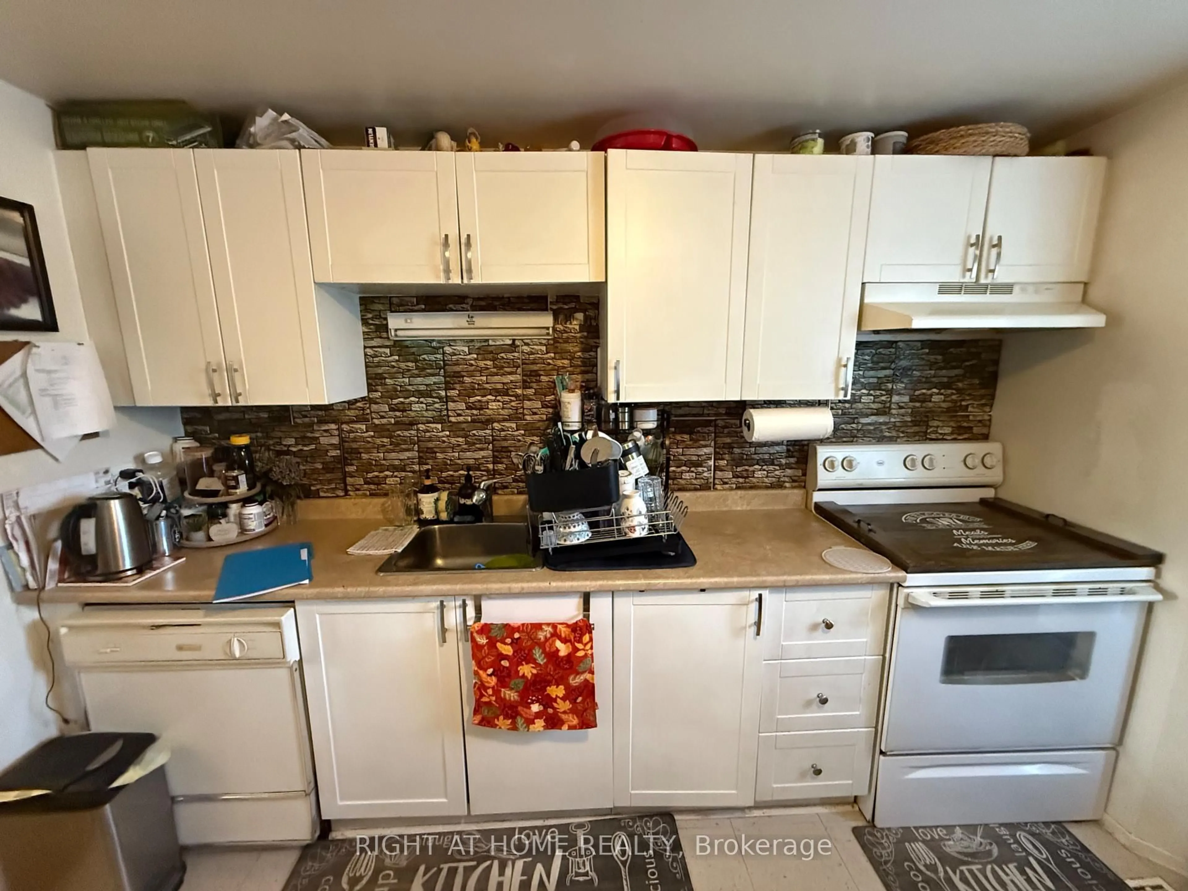 Standard kitchen, unknown for 1013 Cloister Gdns, Ottawa Ontario K1C 2A1