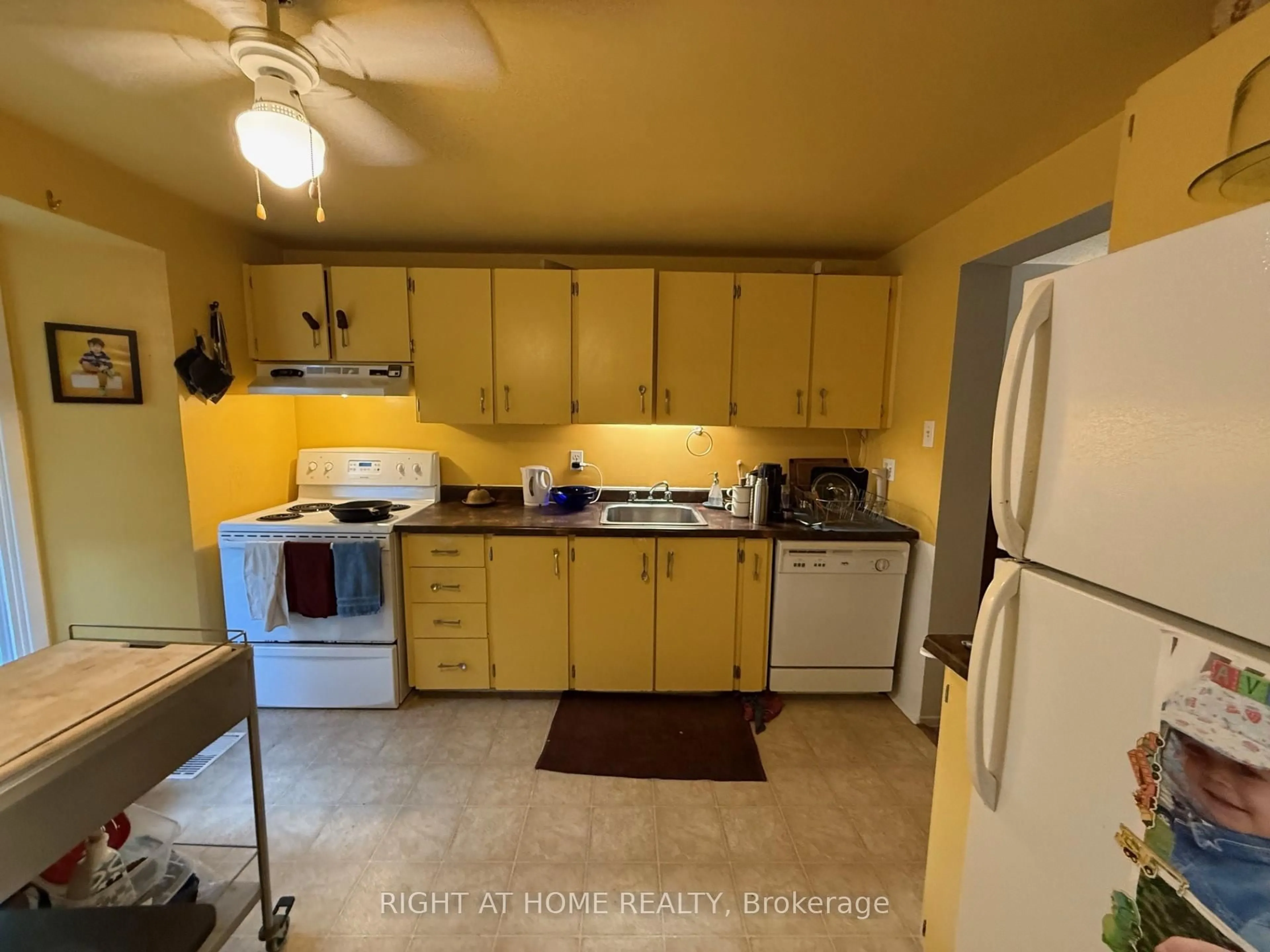 Standard kitchen, unknown for 1227 Priory Lane, Ottawa Ontario K1C 1Z8