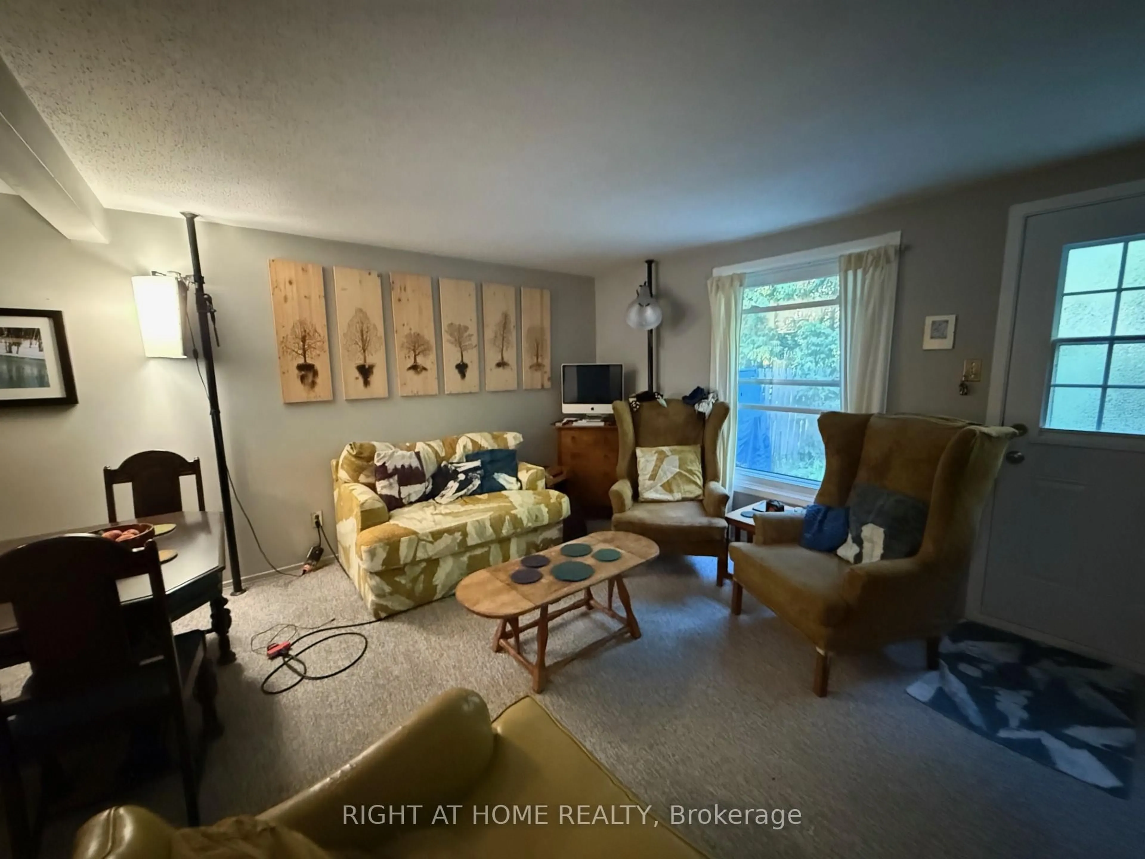 A pic of a room for 1227 Priory Lane, Ottawa Ontario K1C 1Z8