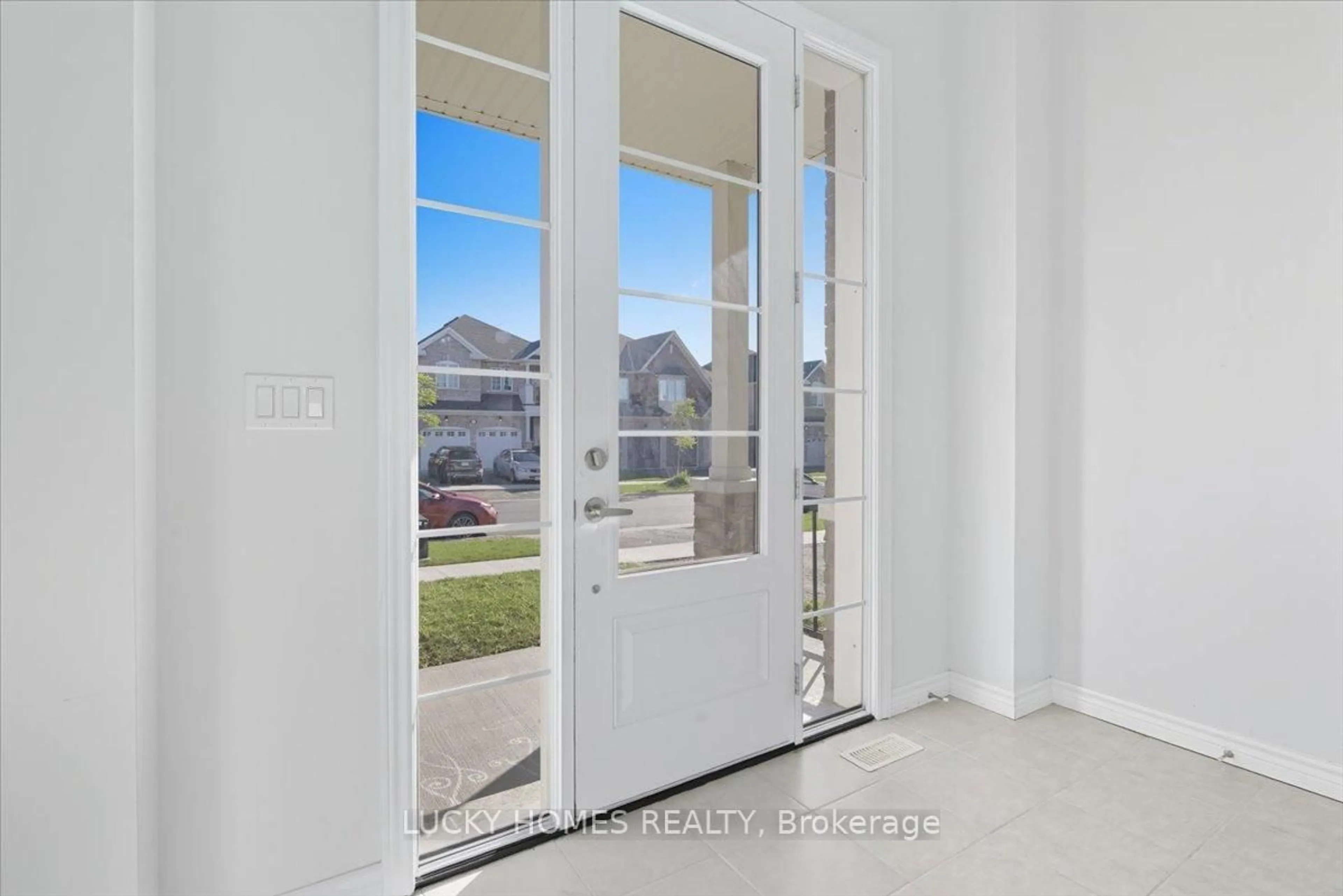 Indoor entryway for 643 Lemay Grve, Peterborough Ontario K9K 0G9