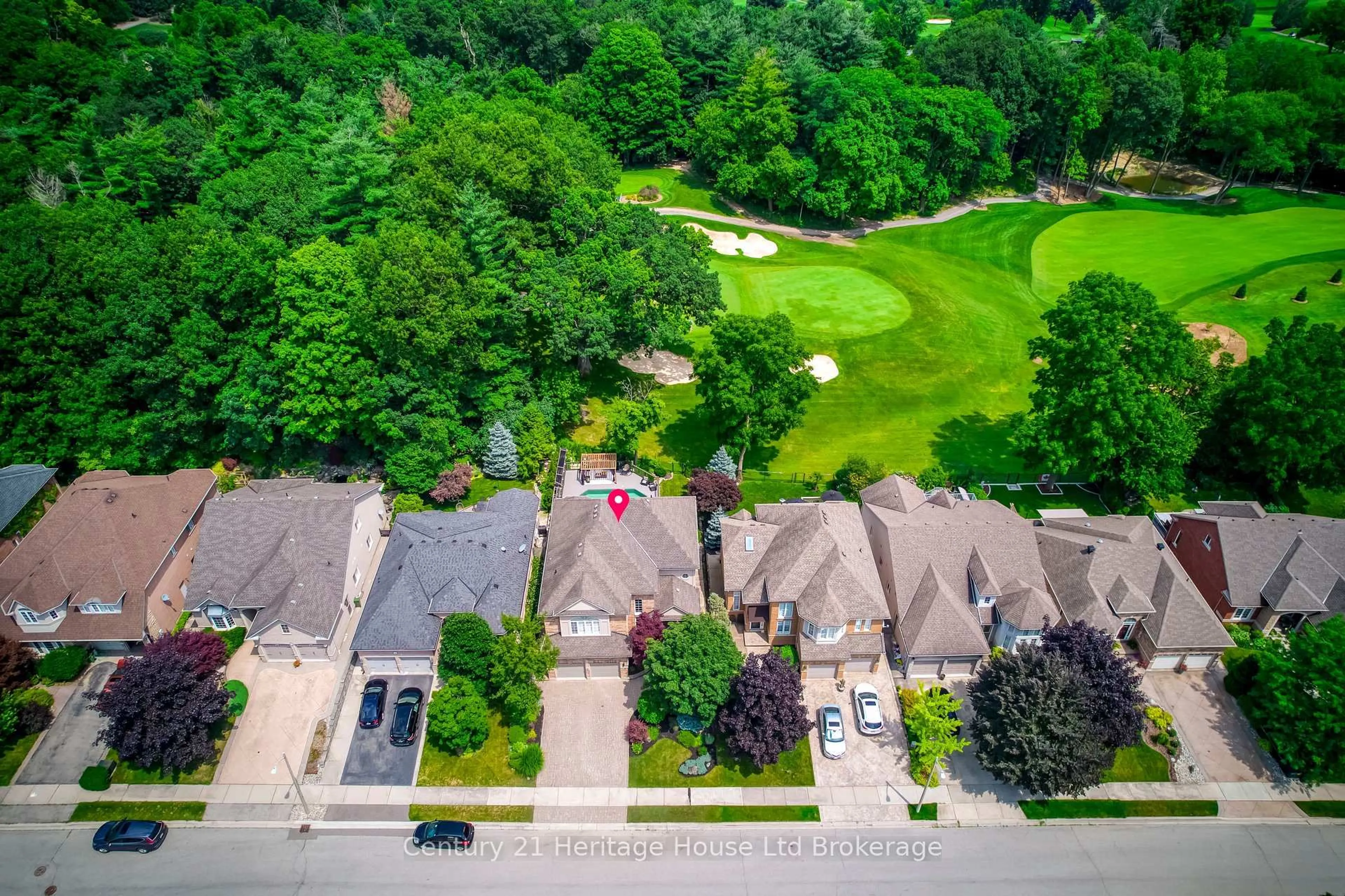 A pic from outside/outdoor area/front of a property/back of a property/a pic from drone, street for 16 Sweetman Dr, Hamilton Ontario L9H 7N6
