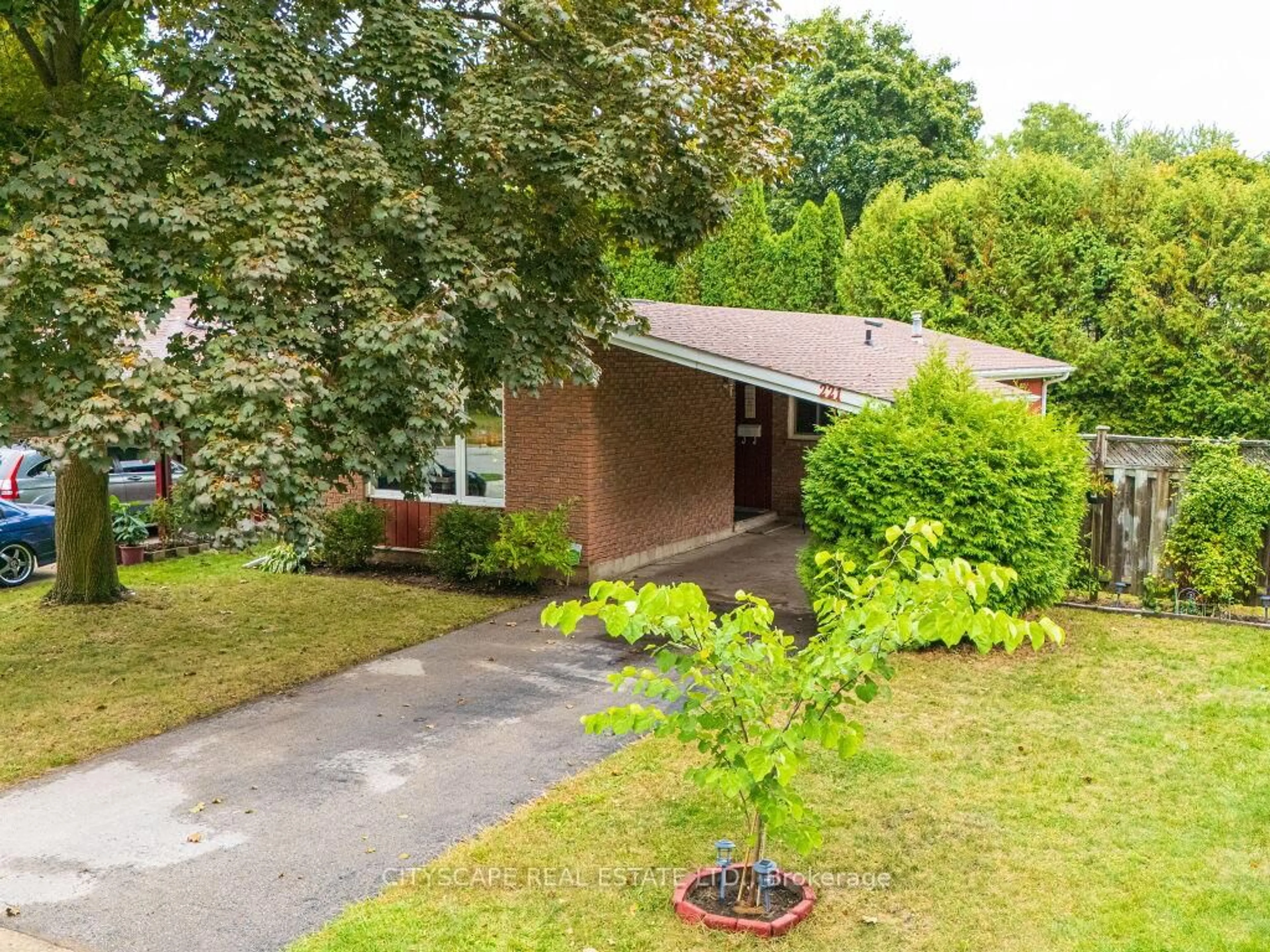 A pic from outside/outdoor area/front of a property/back of a property/a pic from drone, street for 221 Kribs St, Cambridge Ontario N3C 3A4