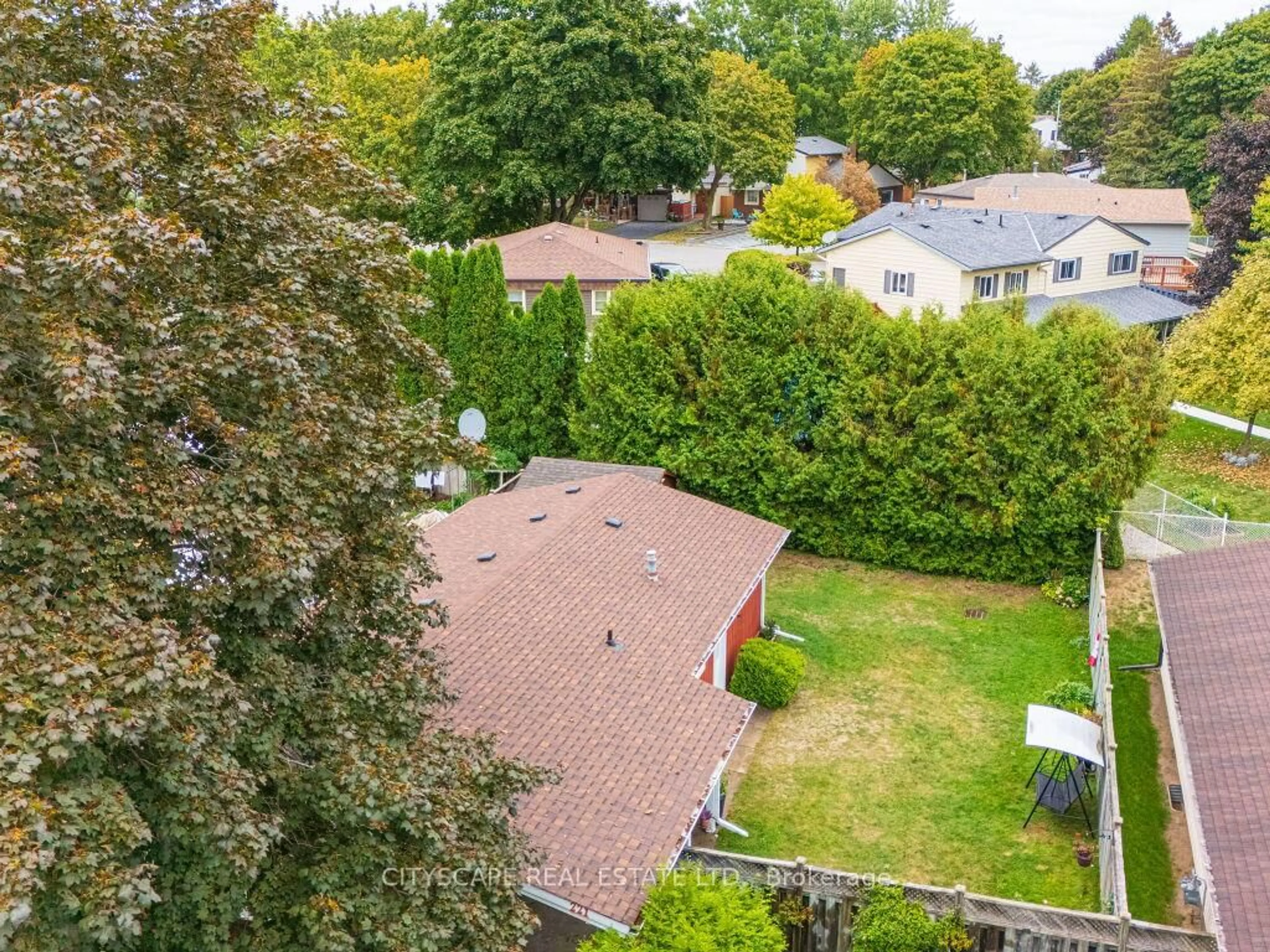 A pic from outside/outdoor area/front of a property/back of a property/a pic from drone, unknown for 221 Kribs St, Cambridge Ontario N3C 3A4