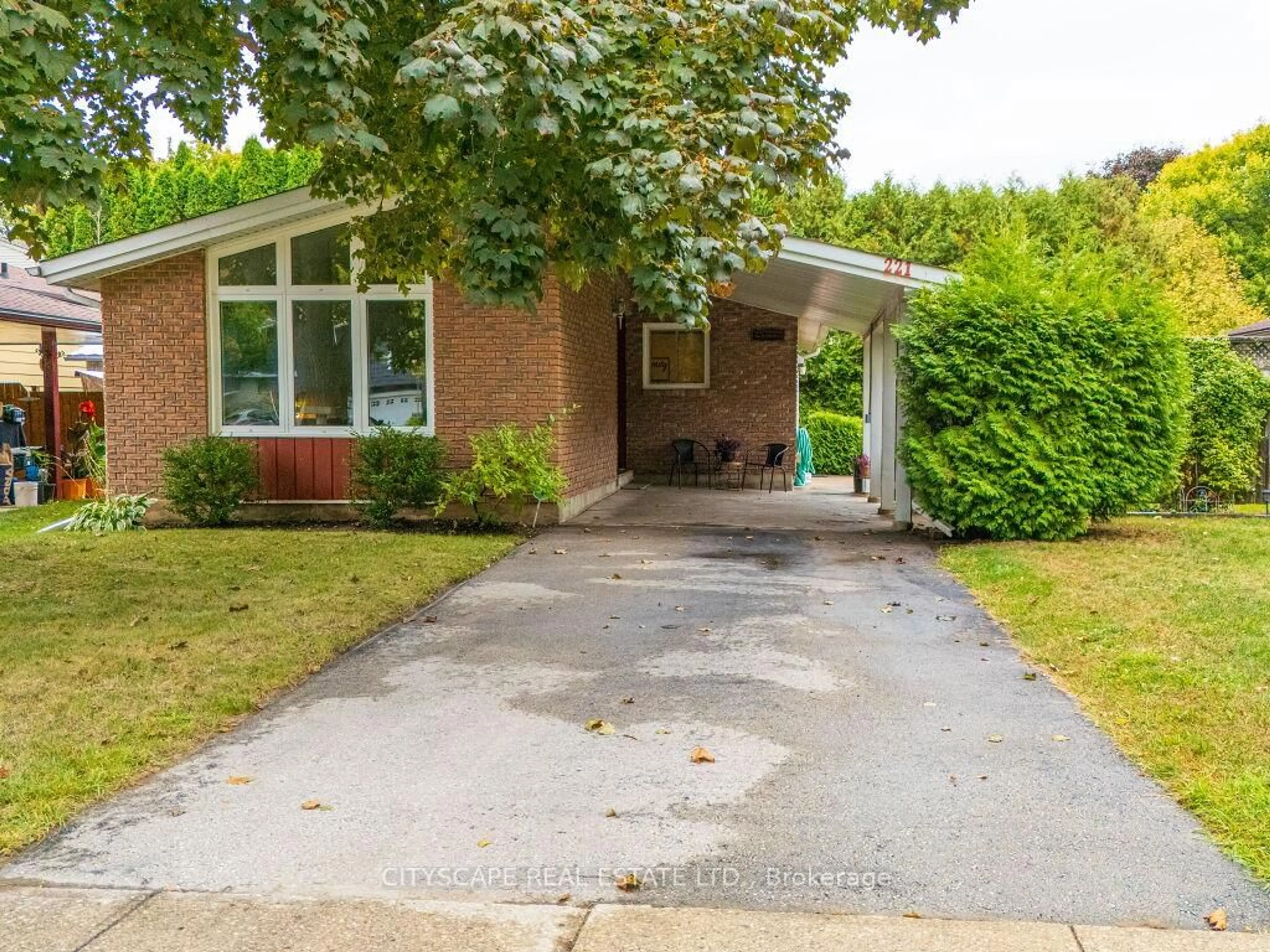A pic from outside/outdoor area/front of a property/back of a property/a pic from drone, street for 221 Kribs St, Cambridge Ontario N3C 3A4